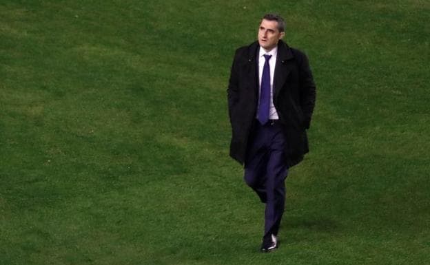 Ernesto Valverde antes de comenzar el duelo ante el Rayo