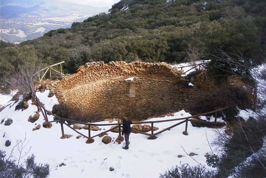 Parque de la Font Roja: La ruta principal que se puede hacer sube hasta la cima del Menejador, con una distancia de unos seis kilómetros.