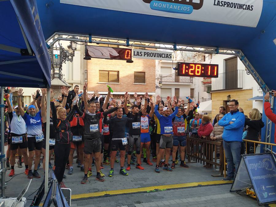 Cientos de corredores y corredoras participan en las carreras de montaña que tienen lugar este fin de semana en Montanejos (Castellón).