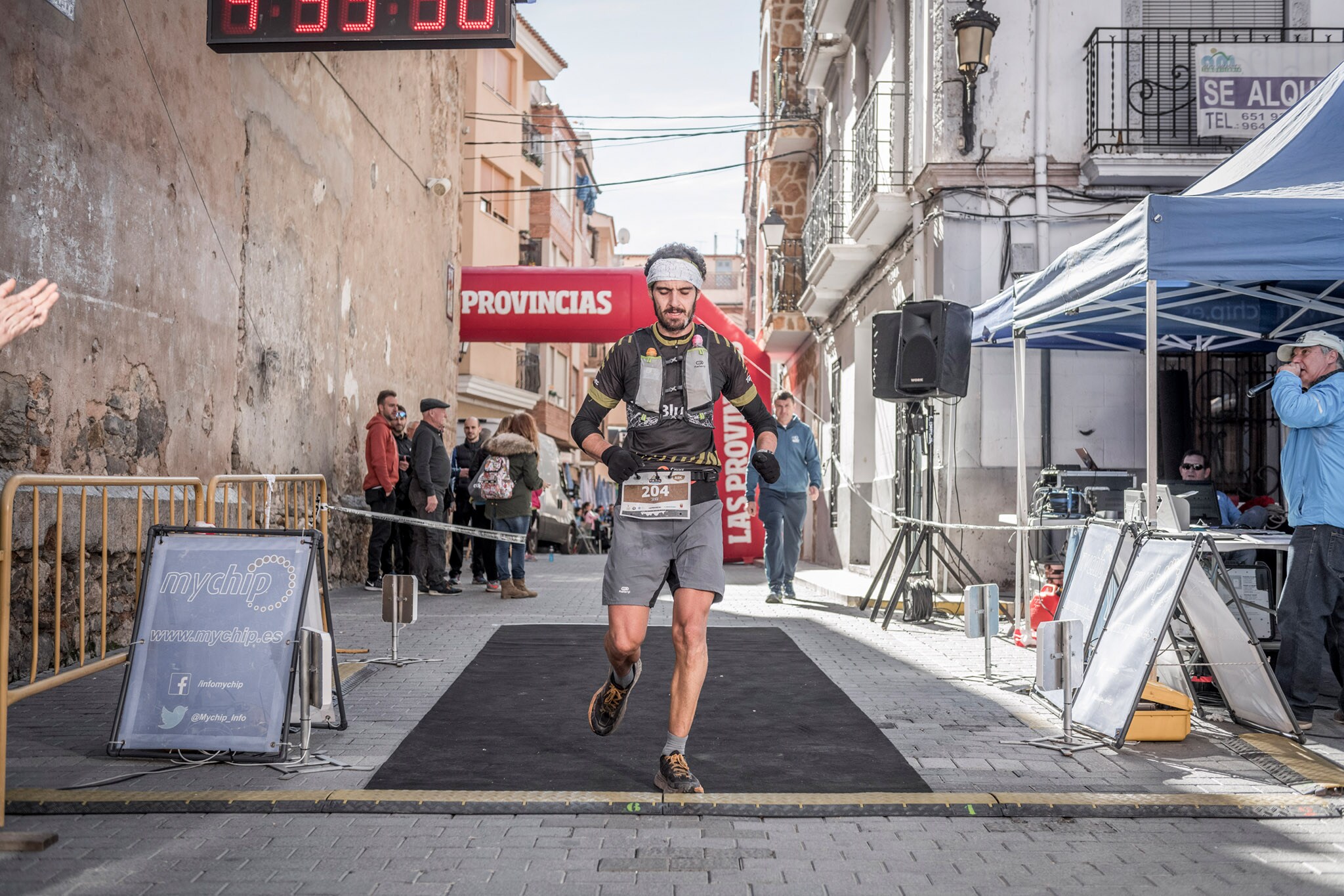 Galería de fotos de la llegada a meta de la carrera de 55 kilómetros del Trail de Montanejos 2018 