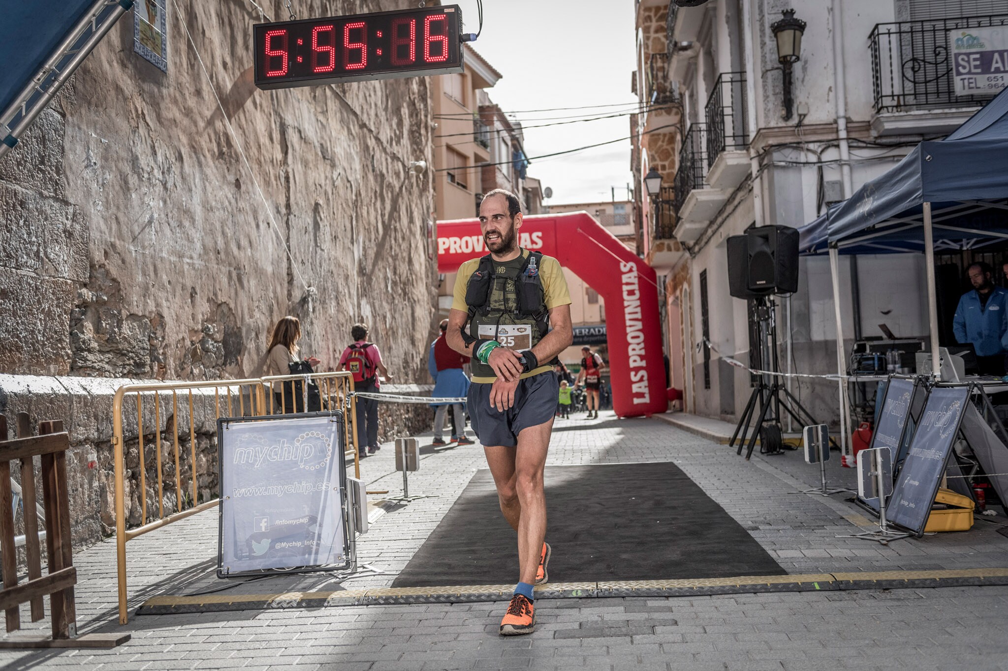 Galería de fotos de la llegada a meta de la carrera de 55 kilómetros del Trail de Montanejos 2018 