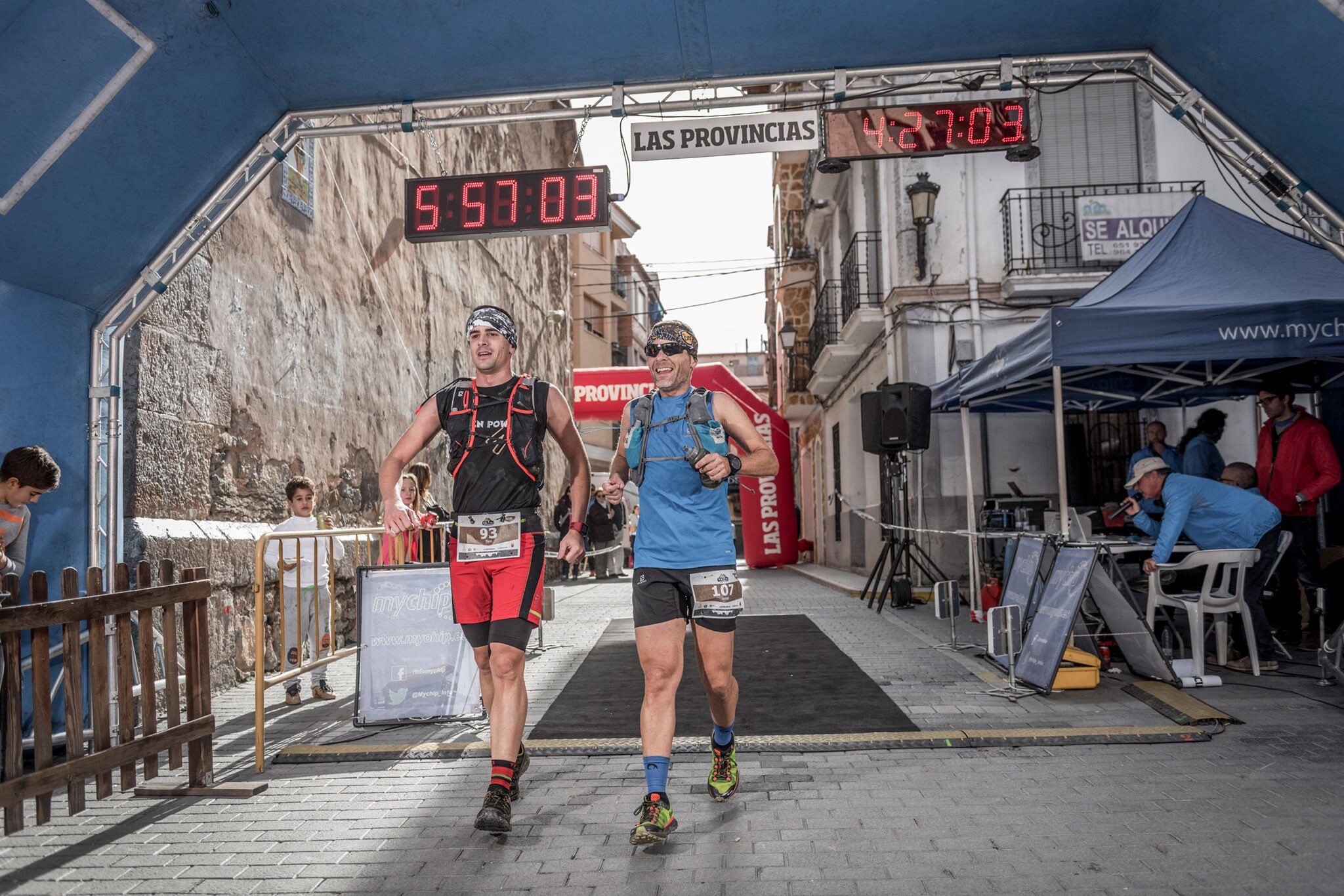 Galería de fotos de la llegada a meta de la carrera de 55 kilómetros del Trail de Montanejos 2018 