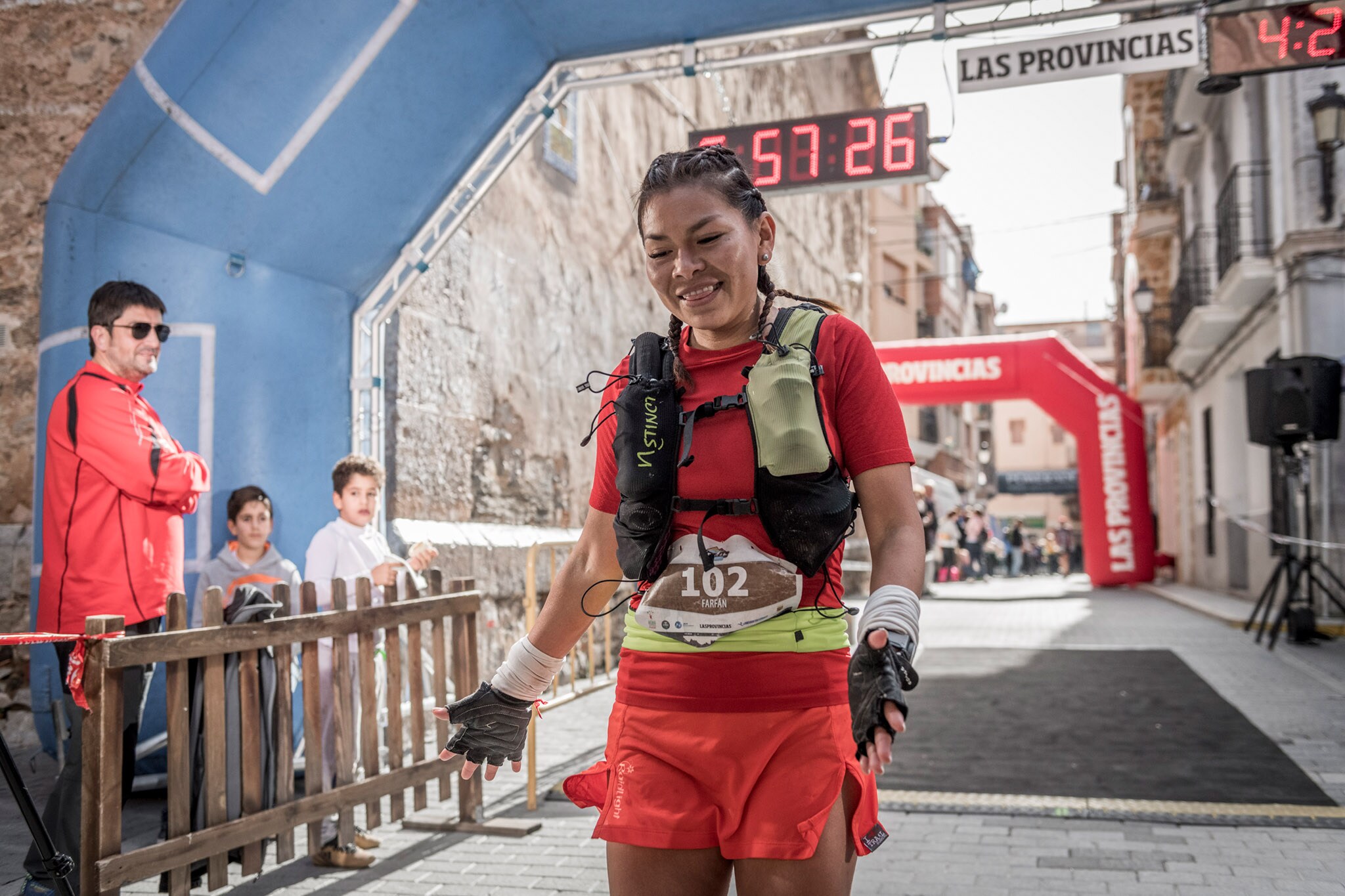 Galería de fotos de la llegada a meta de la carrera de 55 kilómetros del Trail de Montanejos 2018 