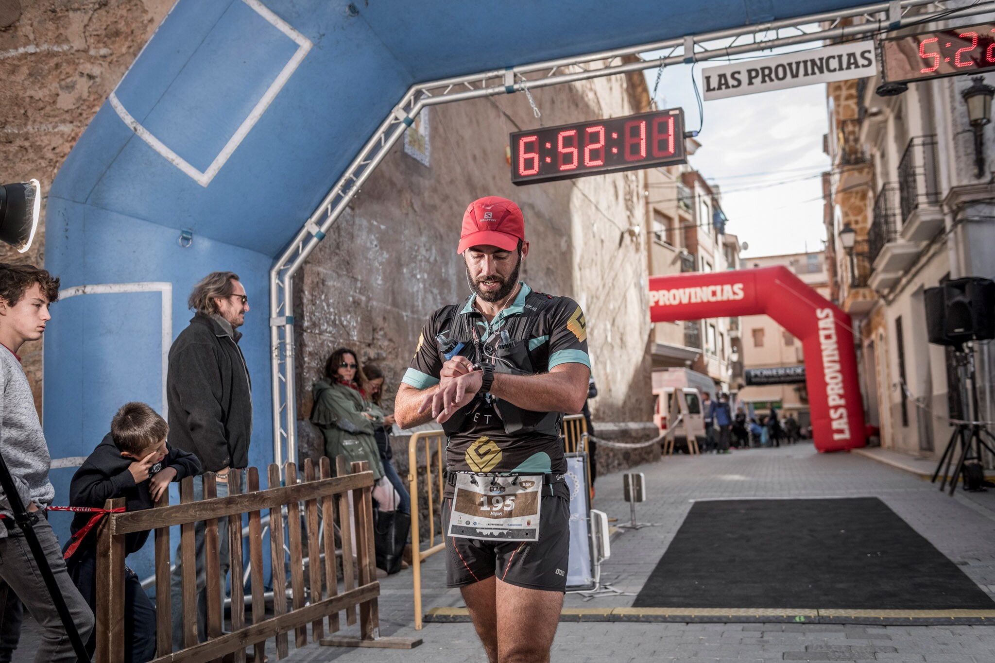 Galería de fotos de la llegada a meta de la carrera de 55 kilómetros del Trail de Montanejos 2018 