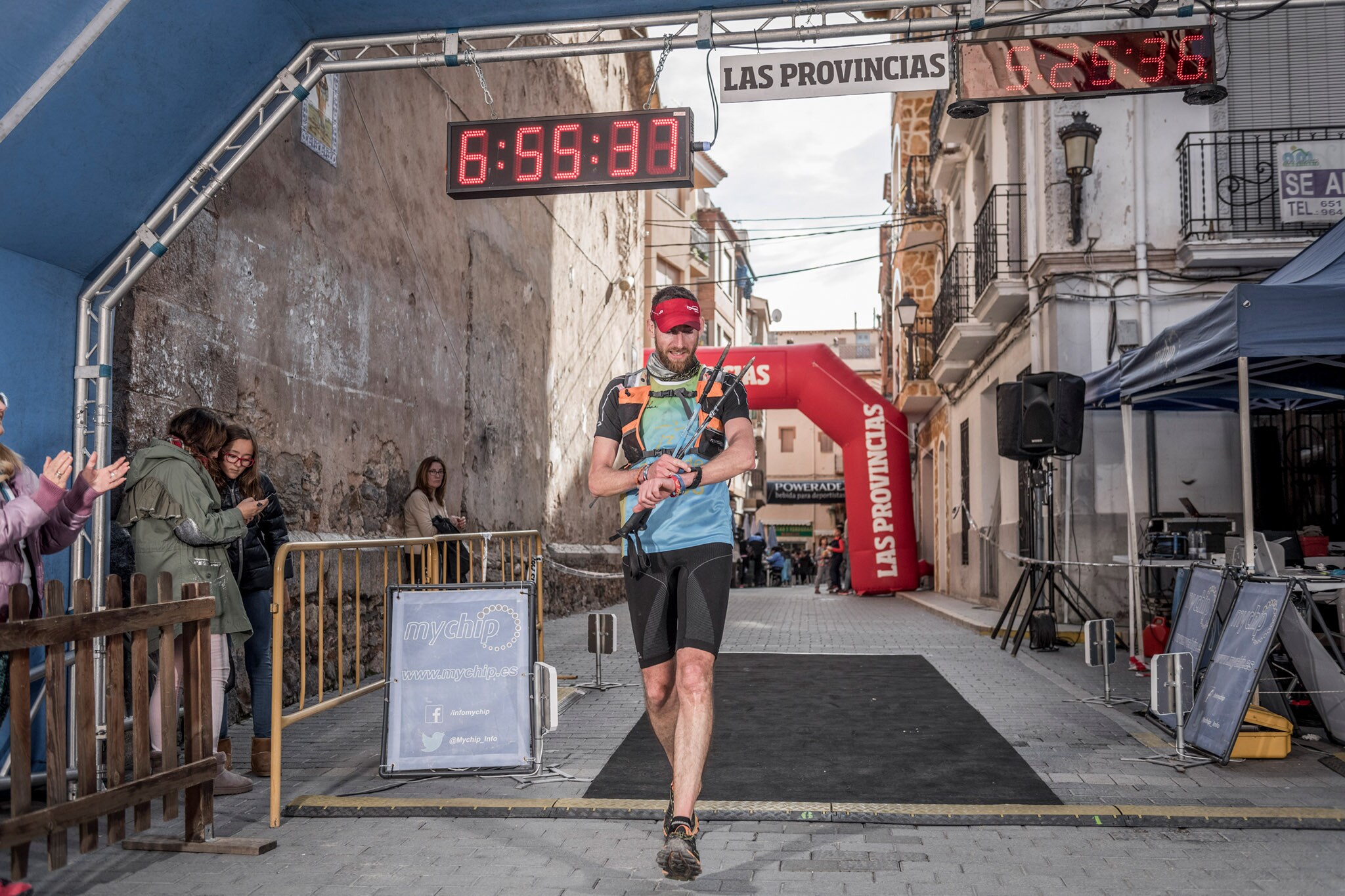 Galería de fotos de la llegada a meta de la carrera de 55 kilómetros del Trail de Montanejos 2018 