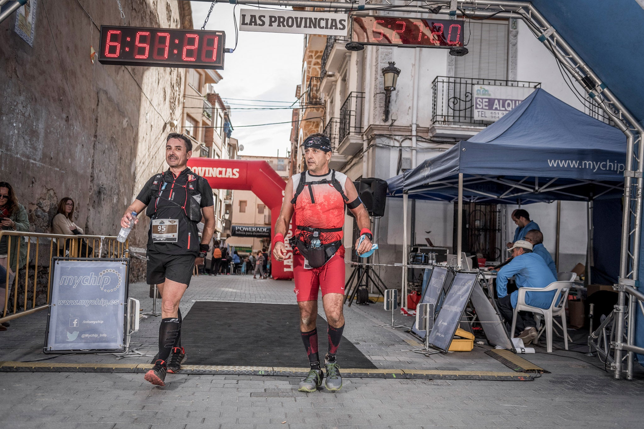 Galería de fotos de la llegada a meta de la carrera de 55 kilómetros del Trail de Montanejos 2018 