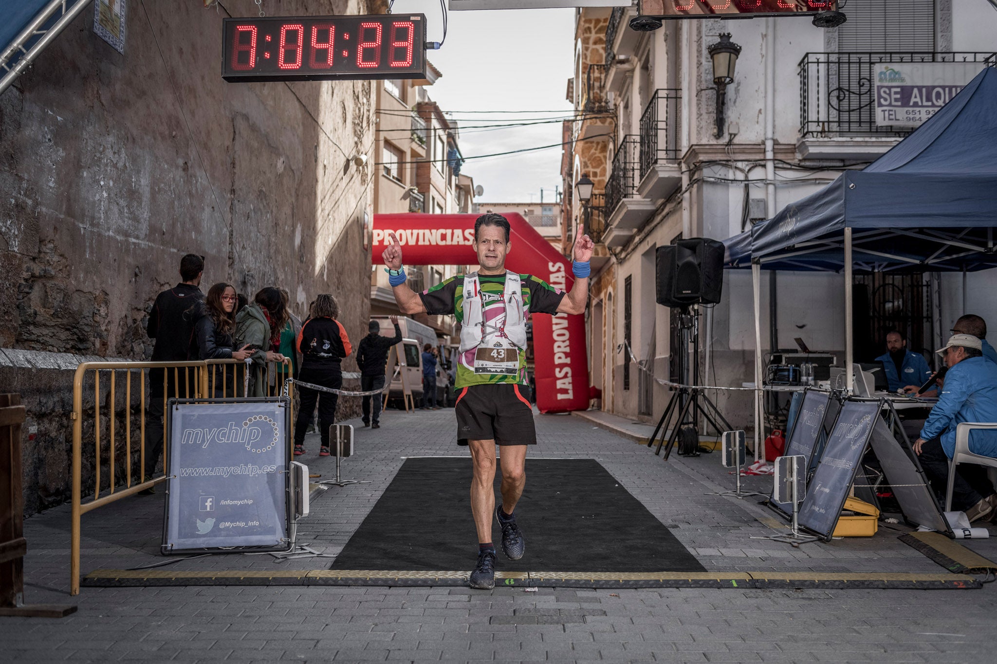 Galería de fotos de la llegada a meta de la carrera de 55 kilómetros del Trail de Montanejos 2018 