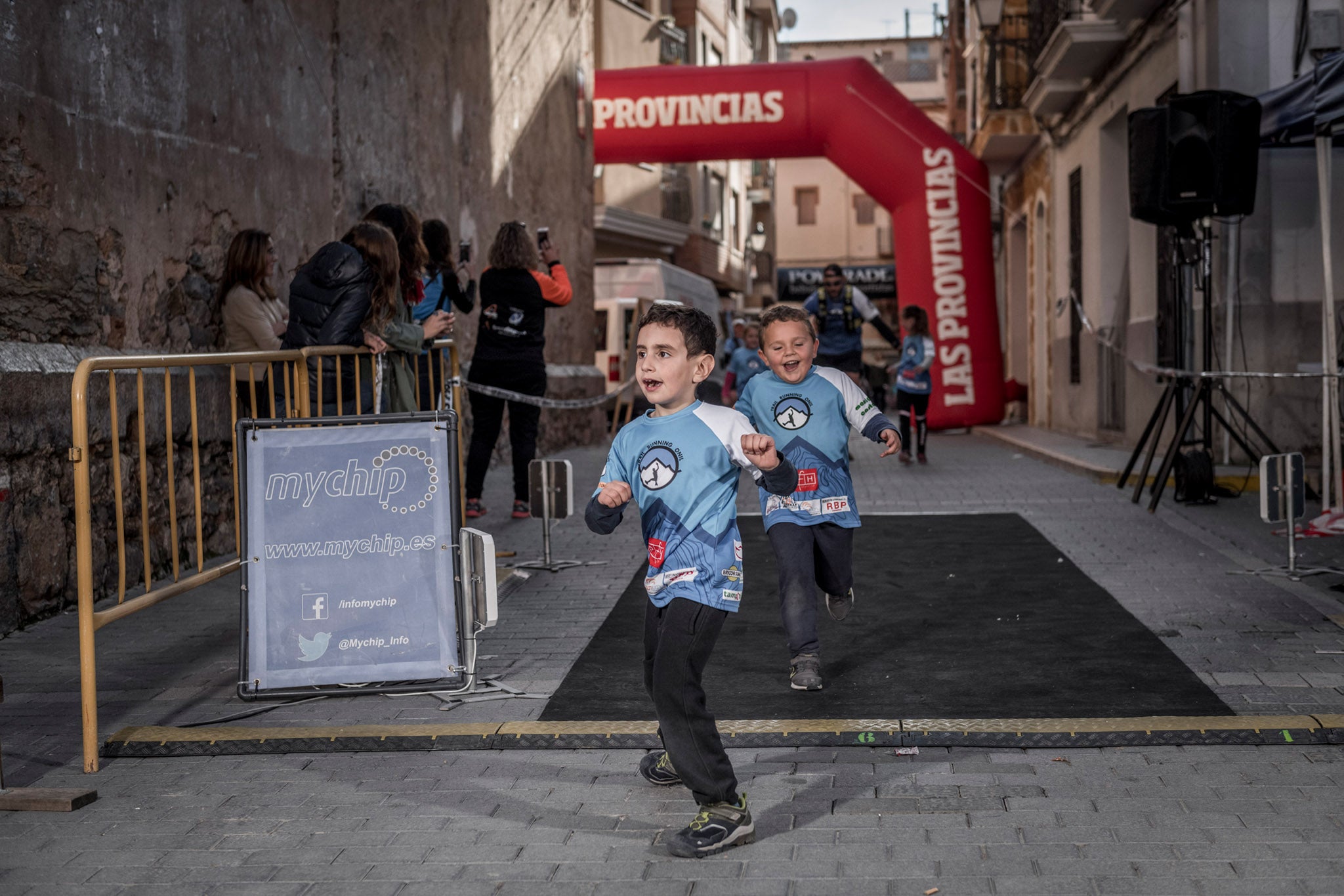 Galería de fotos de la llegada a meta de la carrera de 55 kilómetros del Trail de Montanejos 2018 