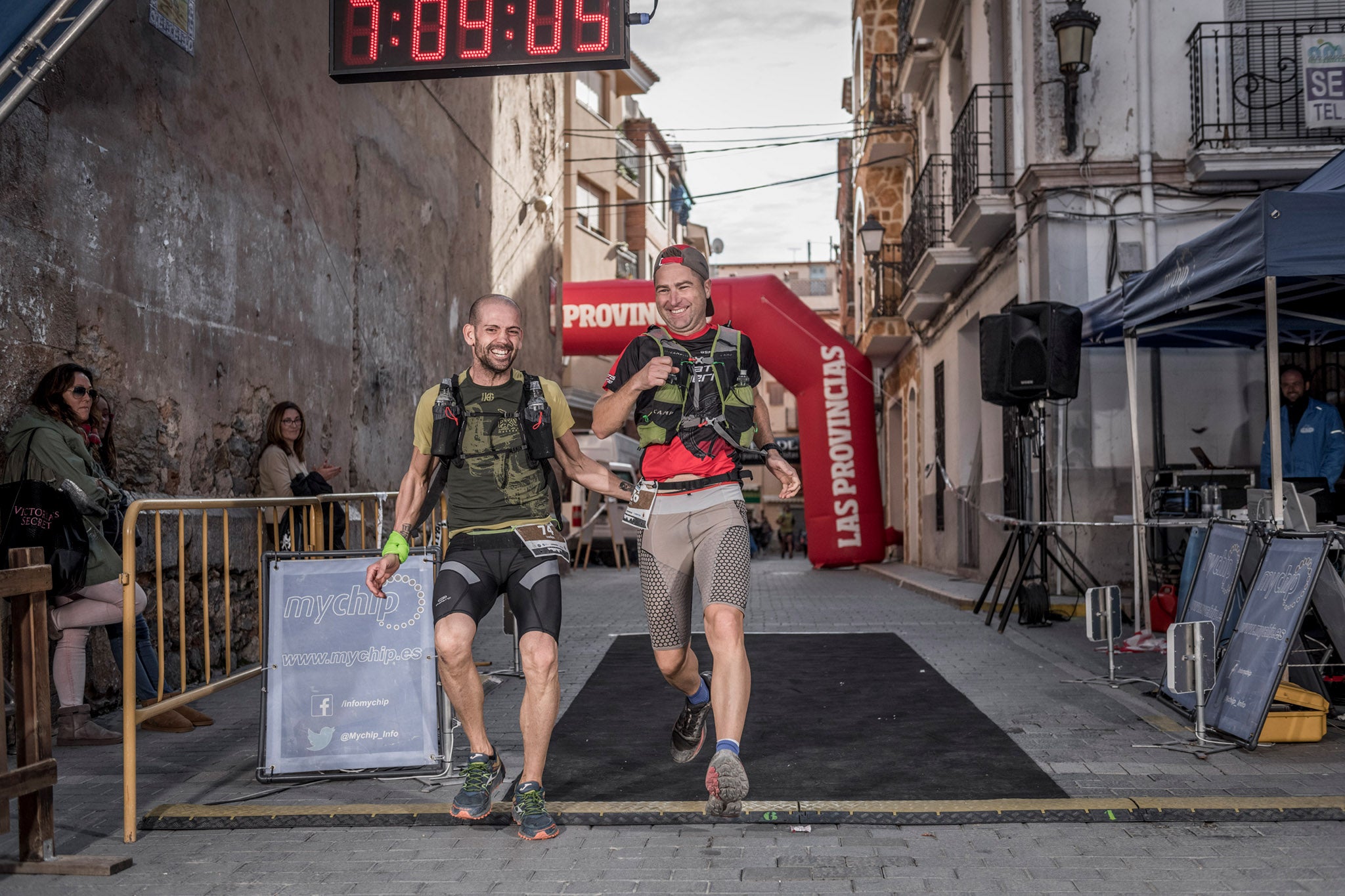 Galería de fotos de la llegada a meta de la carrera de 55 kilómetros del Trail de Montanejos 2018 