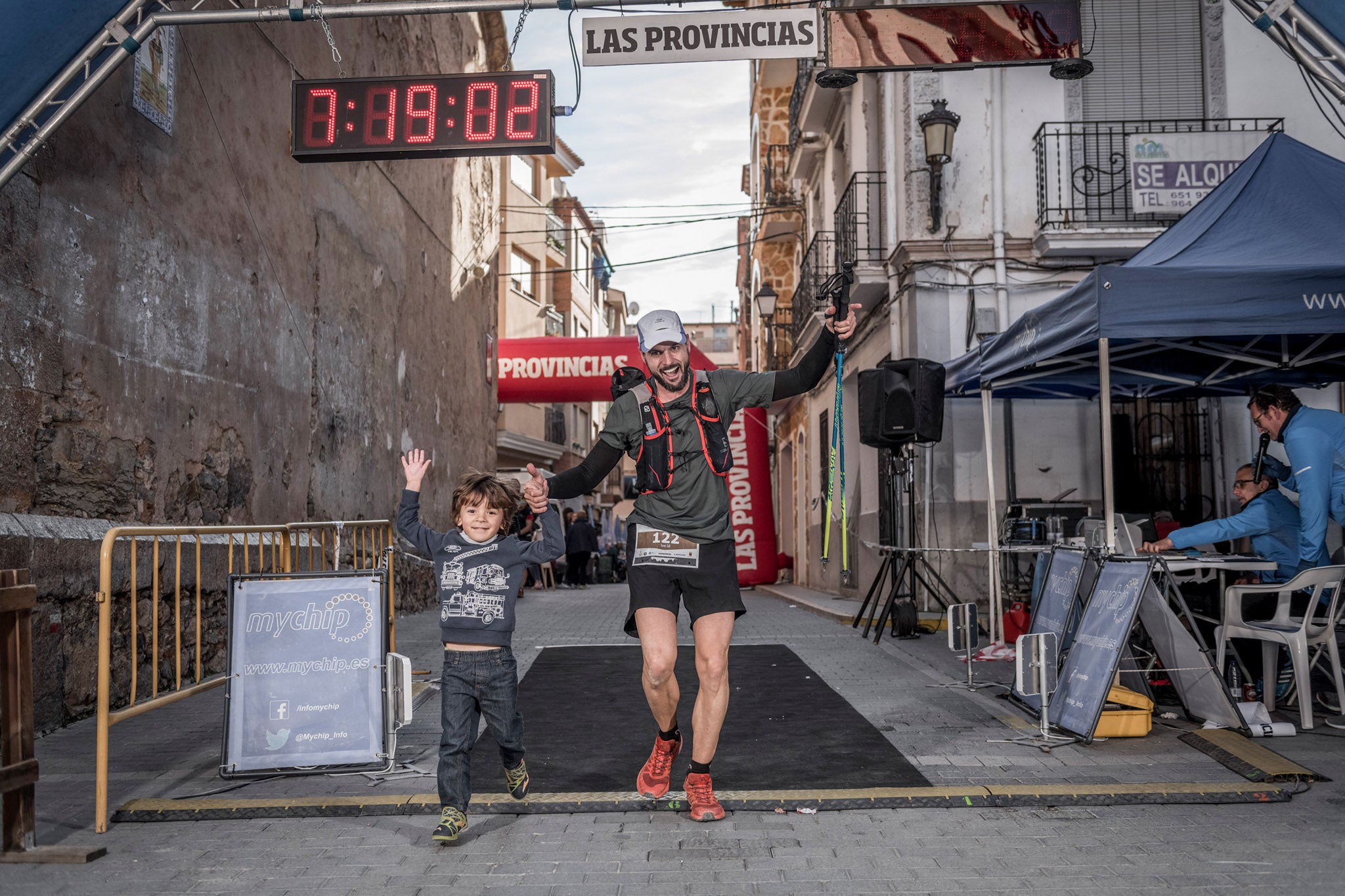 Galería de fotos de la llegada a meta de la carrera de 55 kilómetros del Trail de Montanejos 2018 