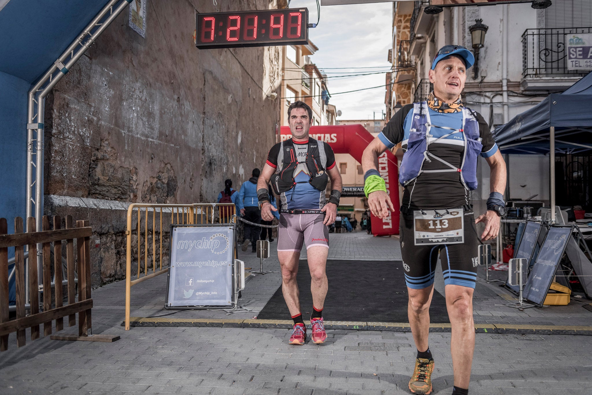 Galería de fotos de la llegada a meta de la carrera de 55 kilómetros del Trail de Montanejos 2018 