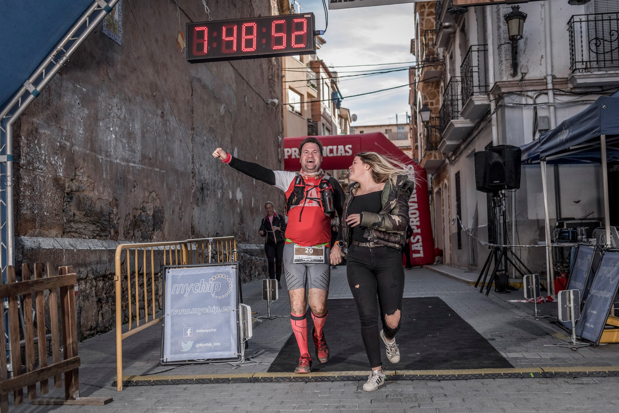 Galería de fotos de la llegada a meta de la carrera de 55 kilómetros del Trail de Montanejos 2018 