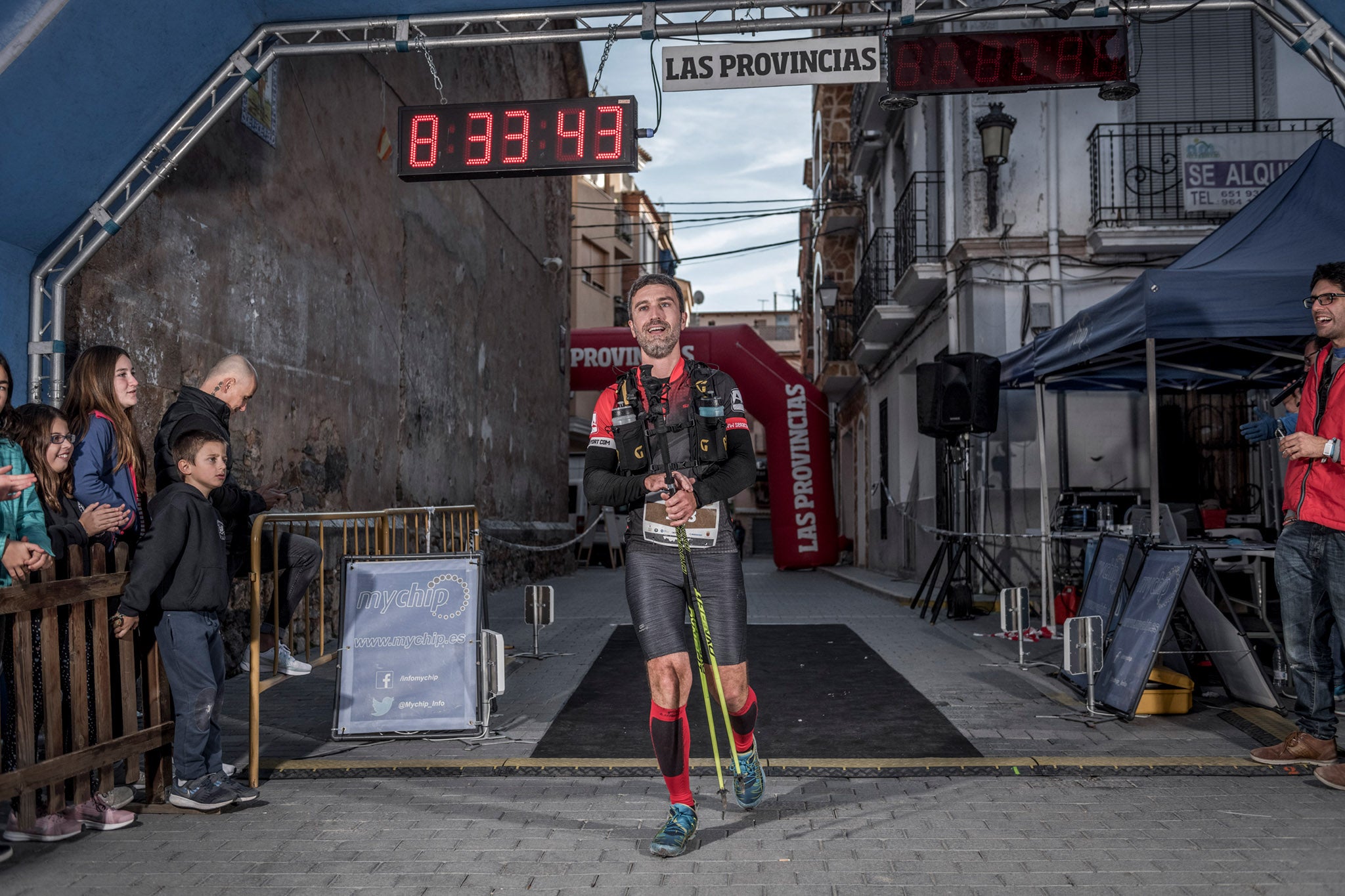 Galería de fotos de la llegada a meta de la carrera de 55 kilómetros del Trail de Montanejos 2018 