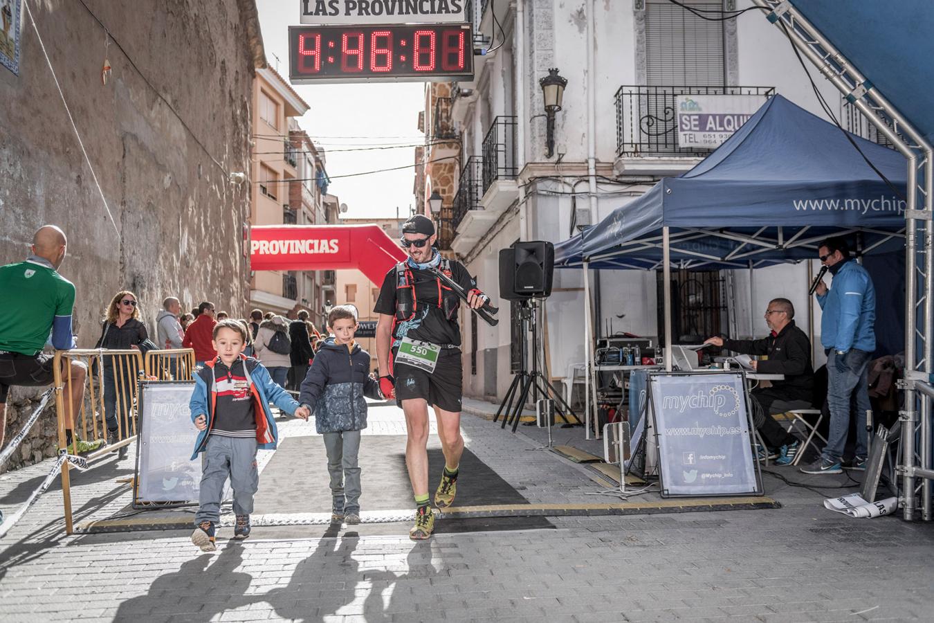 Galería de fotos de la llegada a meta de la carrera de 30 kilómetros del Trail de Montanejos 2018