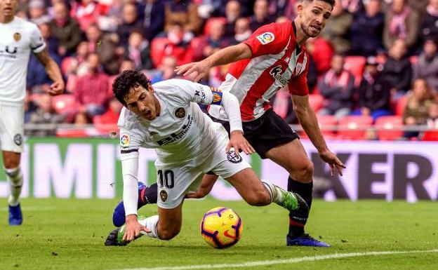 Parejo cae ante Yeray.