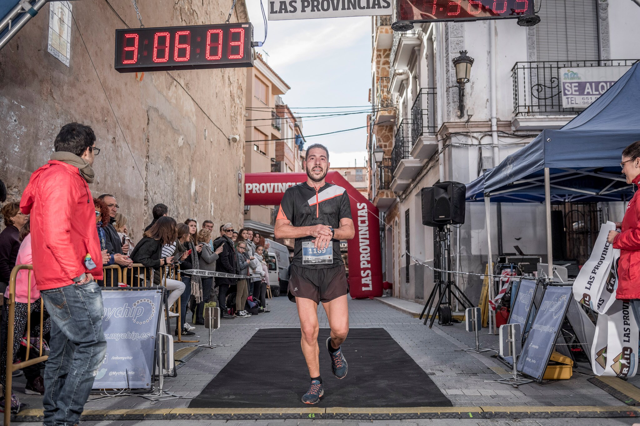 Galería de fotos de la llegada a meta de la carrera de 15 kilómetros del Trail de Montanejos 2018