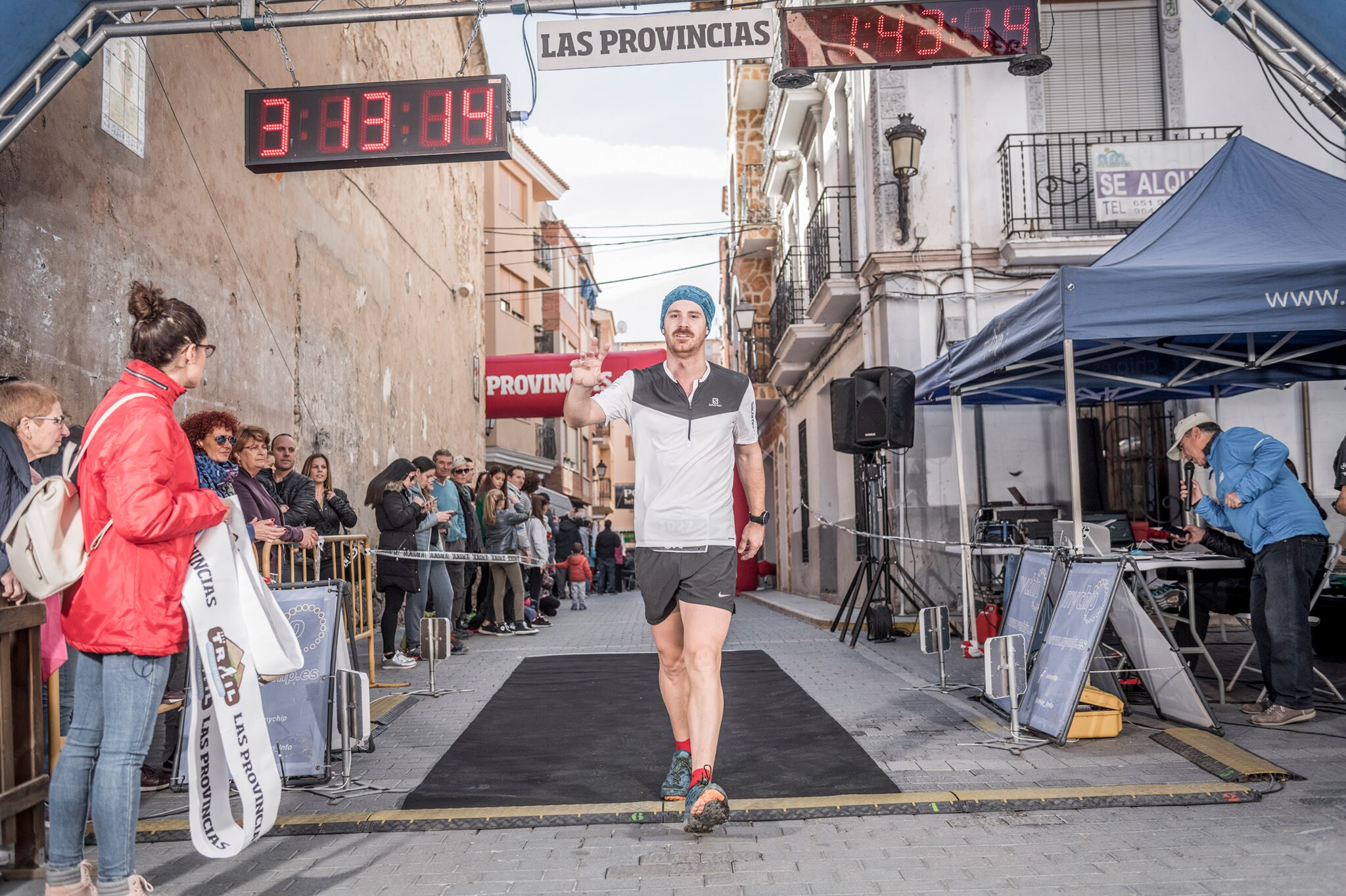 Galería de fotos de la llegada a meta de la carrera de 15 kilómetros del Trail de Montanejos 2018