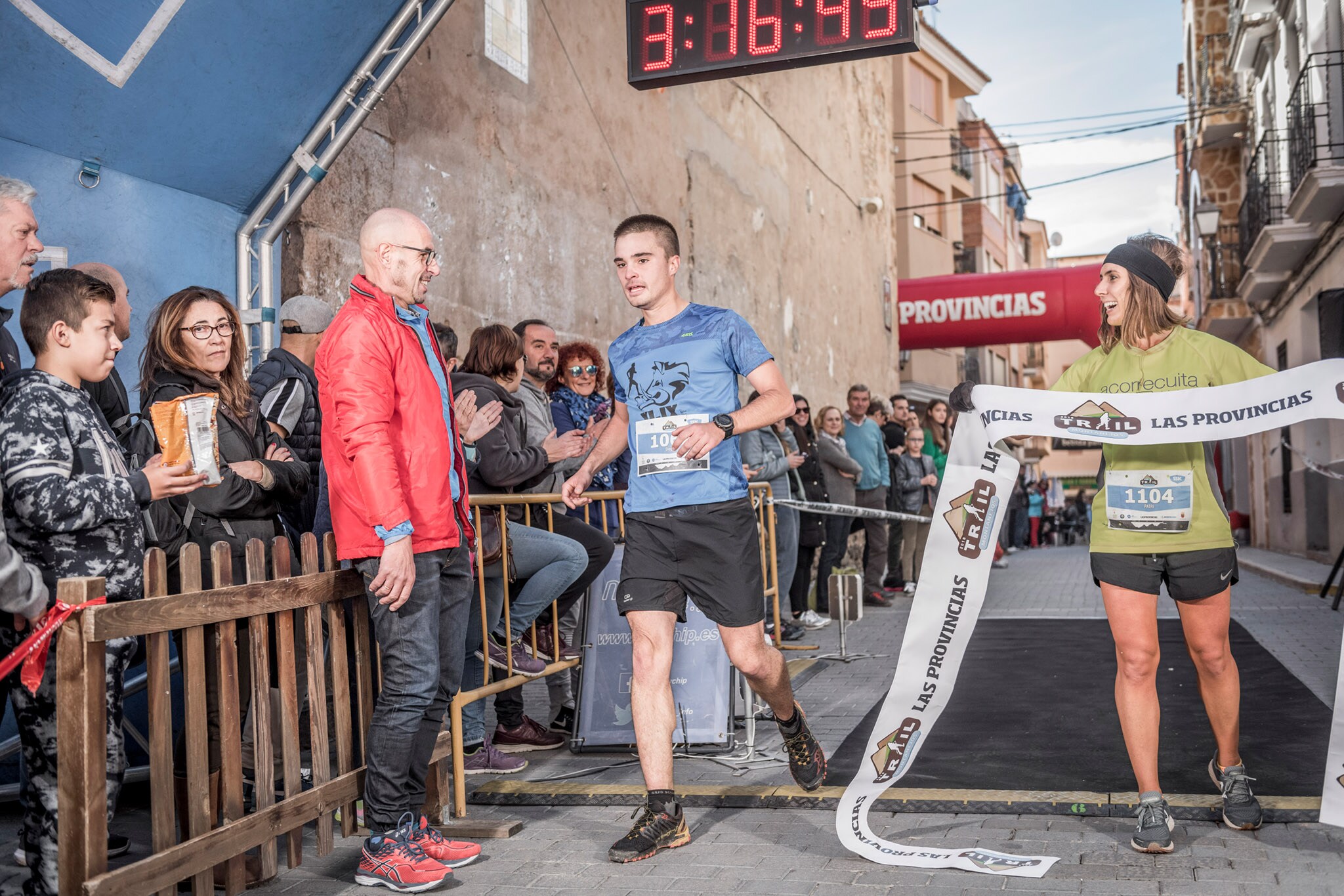 Galería de fotos de la llegada a meta de la carrera de 15 kilómetros del Trail de Montanejos 2018