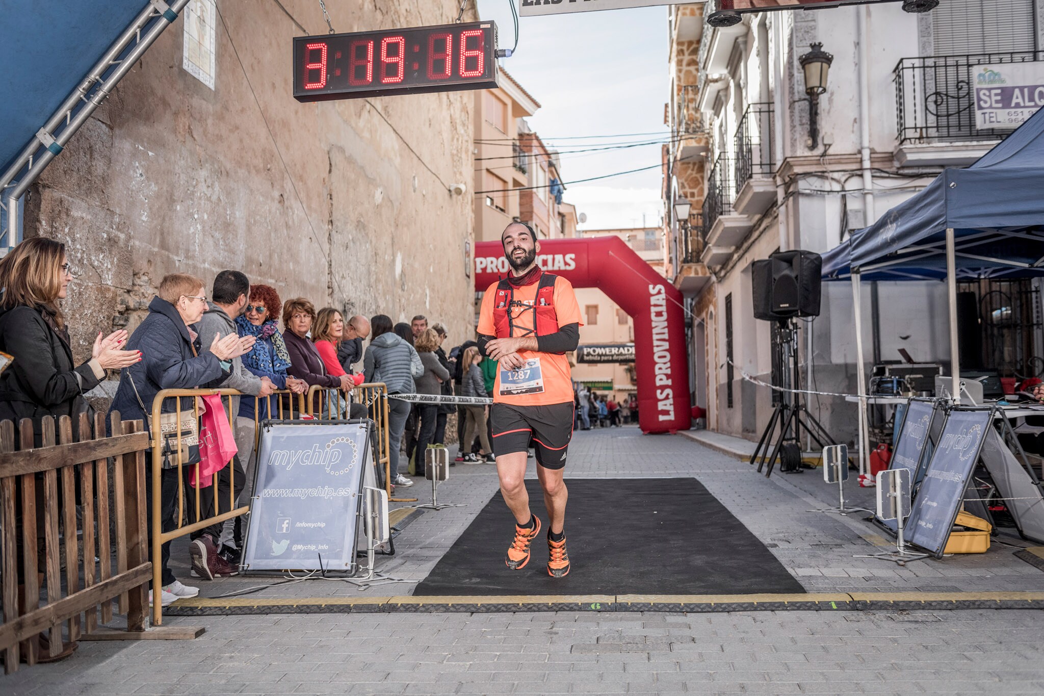 Galería de fotos de la llegada a meta de la carrera de 15 kilómetros del Trail de Montanejos 2018