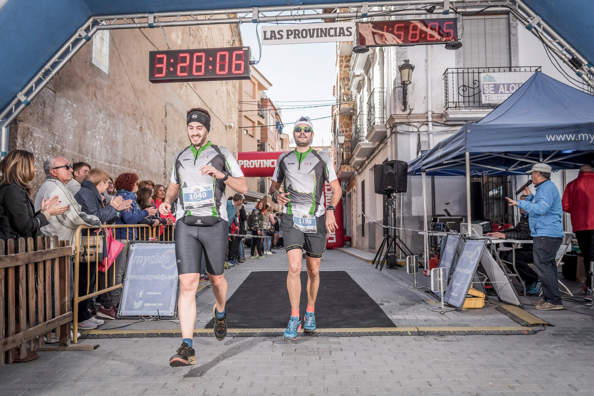 Galería de fotos de la llegada a meta de la carrera de 15 kilómetros del Trail de Montanejos 2018