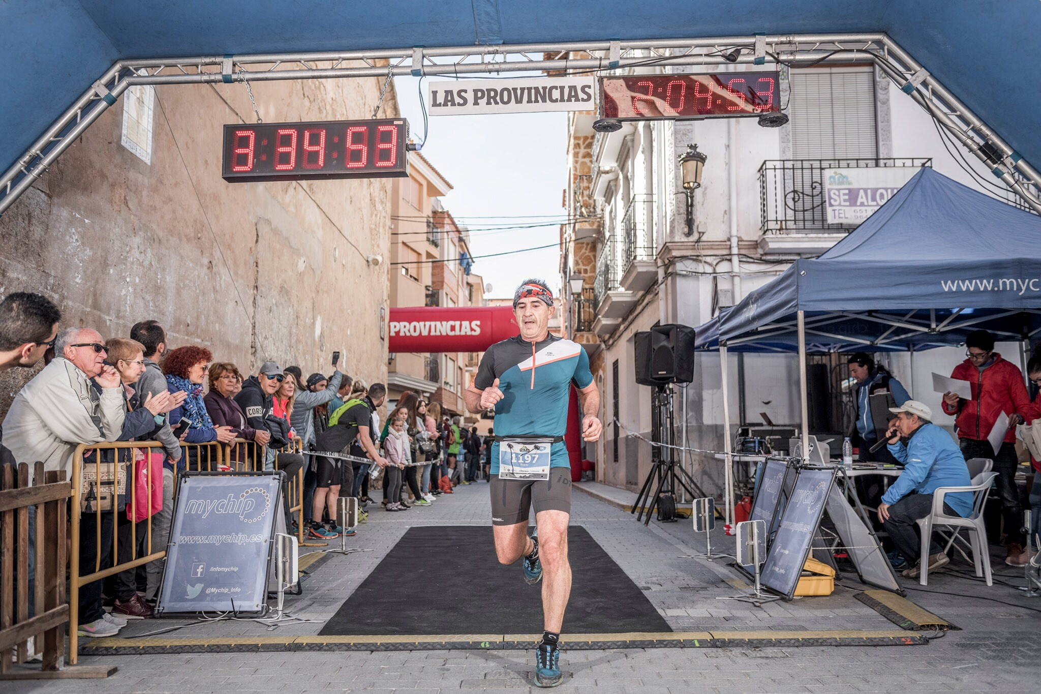 Galería de fotos de la llegada a meta de la carrera de 15 kilómetros del Trail de Montanejos 2018