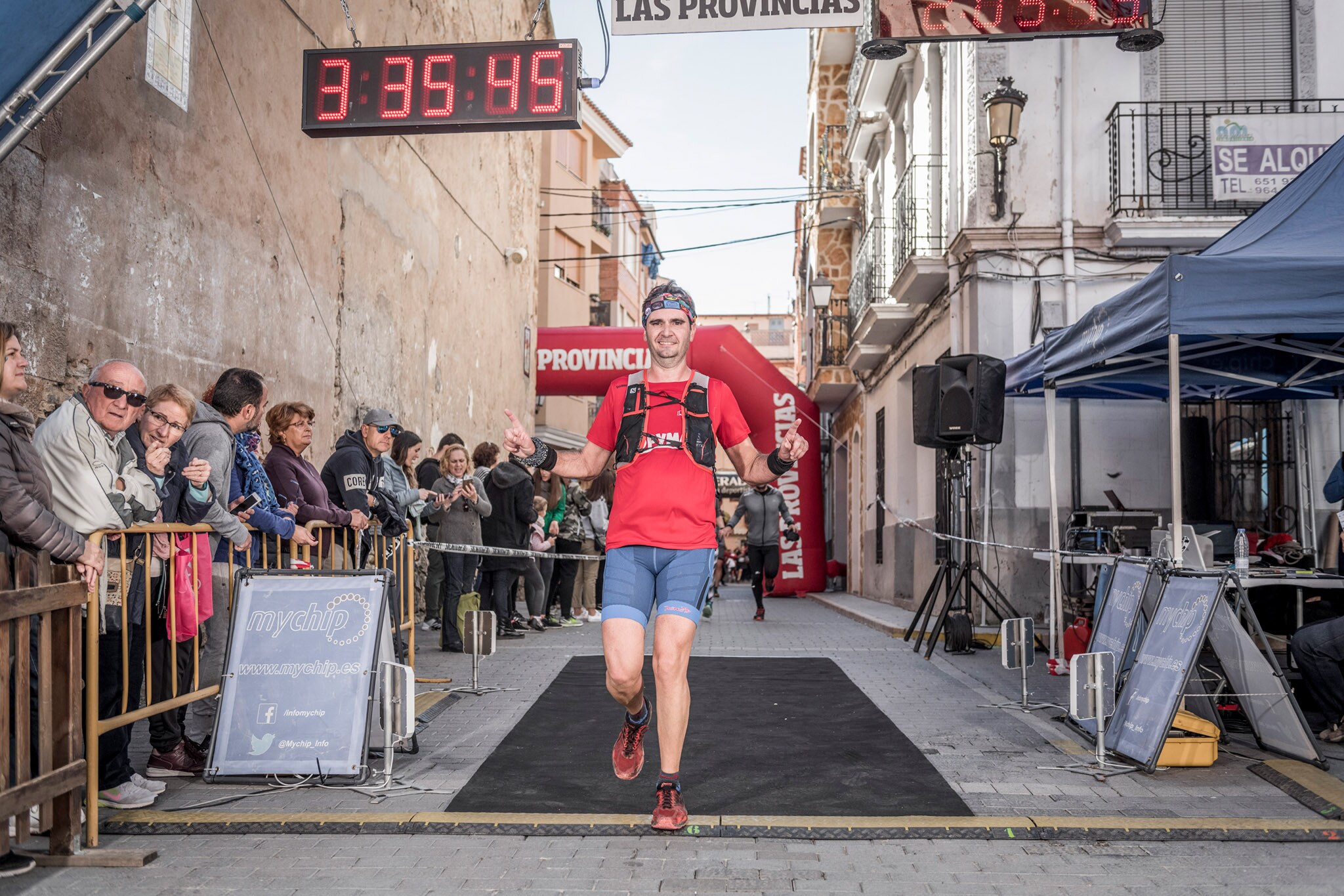 Galería de fotos de la llegada a meta de la carrera de 15 kilómetros del Trail de Montanejos 2018