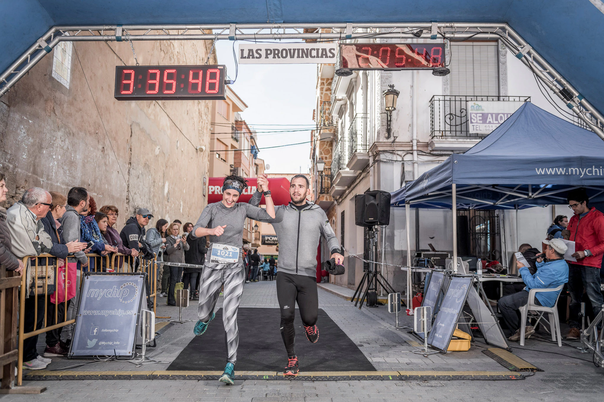 Galería de fotos de la llegada a meta de la carrera de 15 kilómetros del Trail de Montanejos 2018