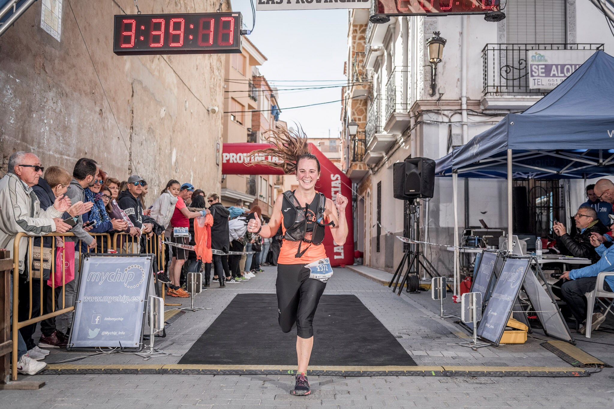 Galería de fotos de la llegada a meta de la carrera de 15 kilómetros del Trail de Montanejos 2018