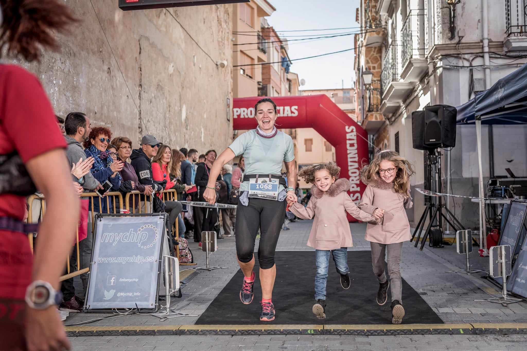 Galería de fotos de la llegada a meta de la carrera de 15 kilómetros del Trail de Montanejos 2018