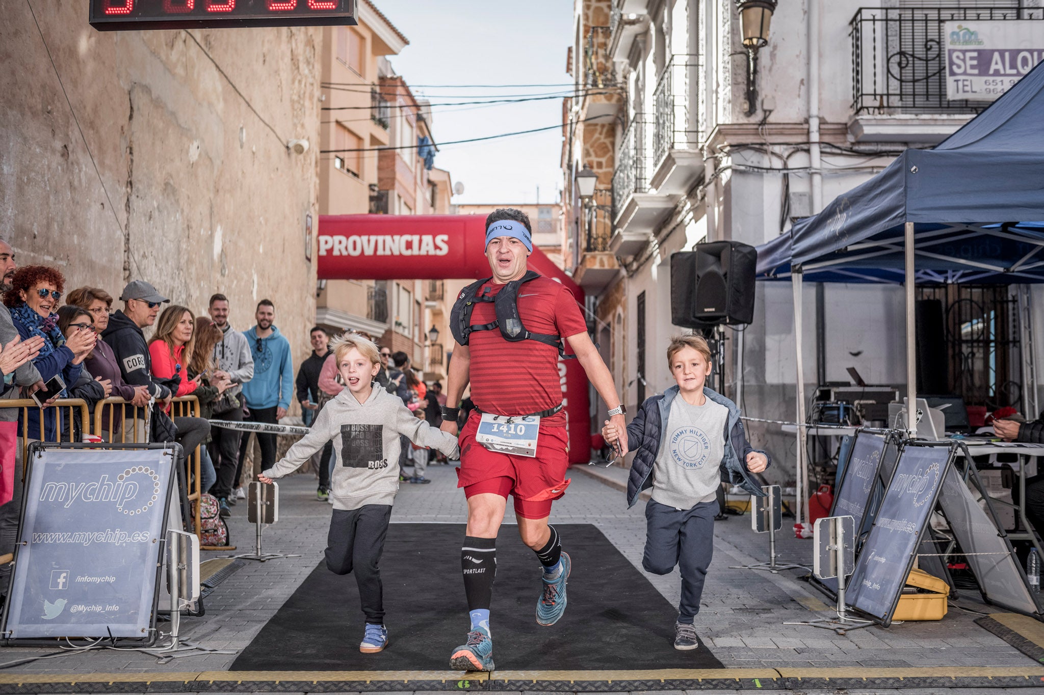 Galería de fotos de la llegada a meta de la carrera de 15 kilómetros del Trail de Montanejos 2018