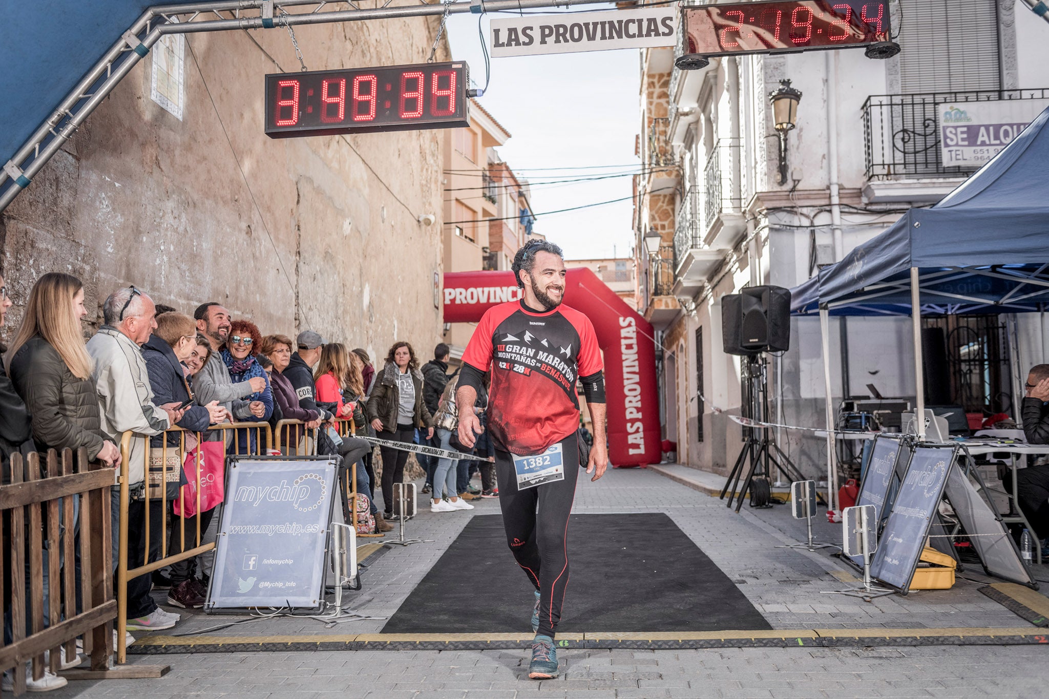 Galería de fotos de la llegada a meta de la carrera de 15 kilómetros del Trail de Montanejos 2018