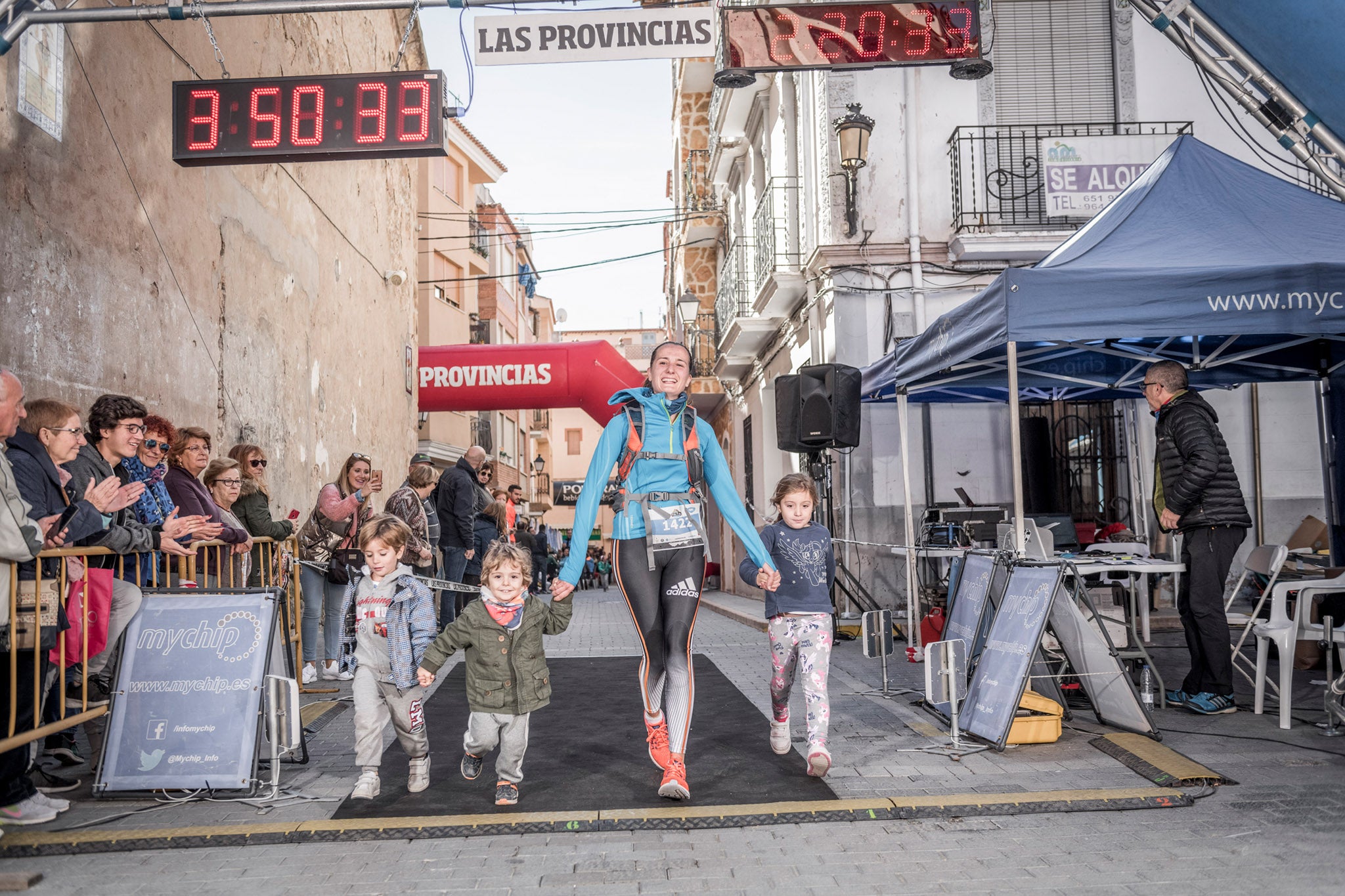 Galería de fotos de la llegada a meta de la carrera de 15 kilómetros del Trail de Montanejos 2018