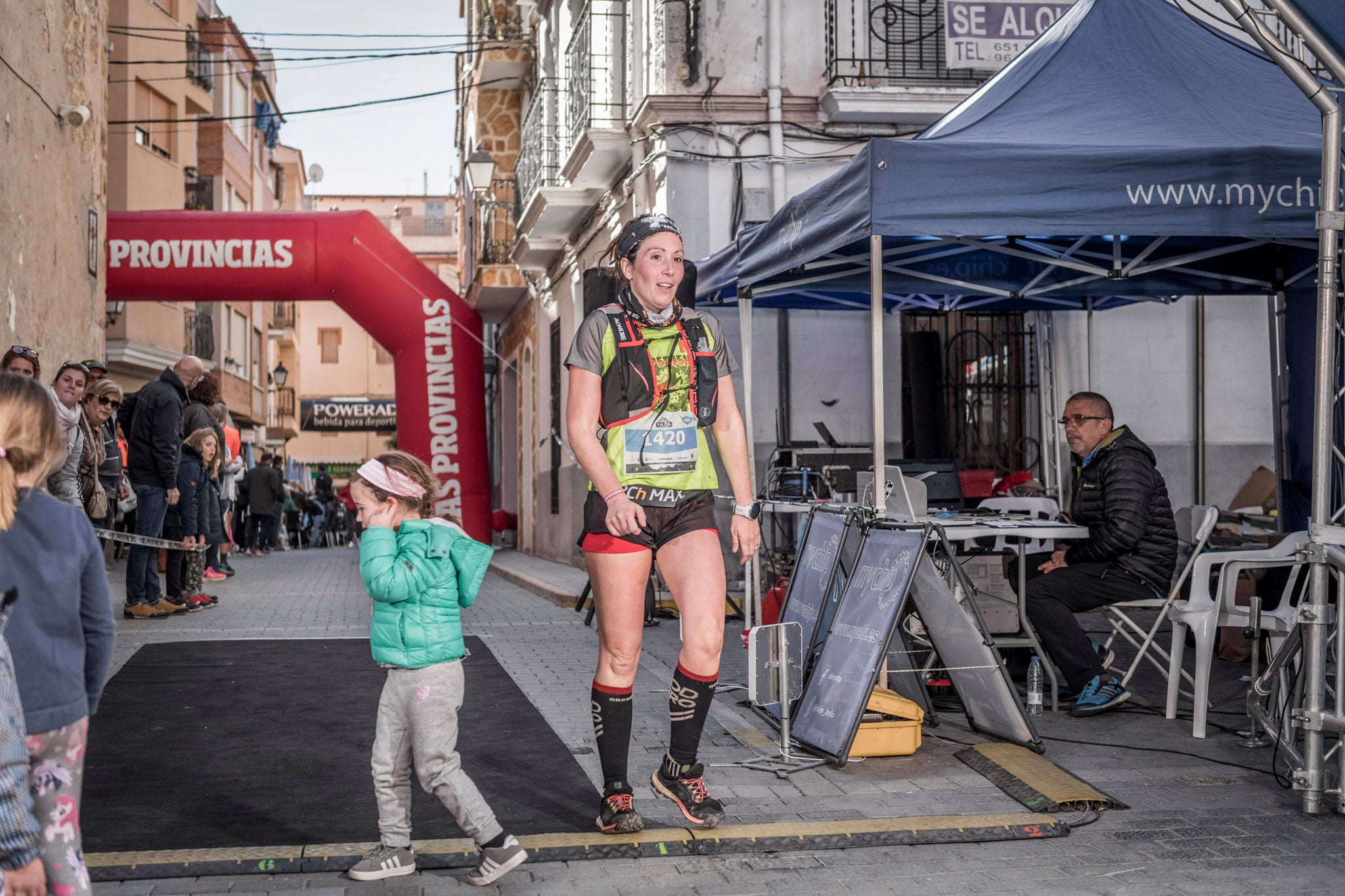 Galería de fotos de la llegada a meta de la carrera de 15 kilómetros del Trail de Montanejos 2018