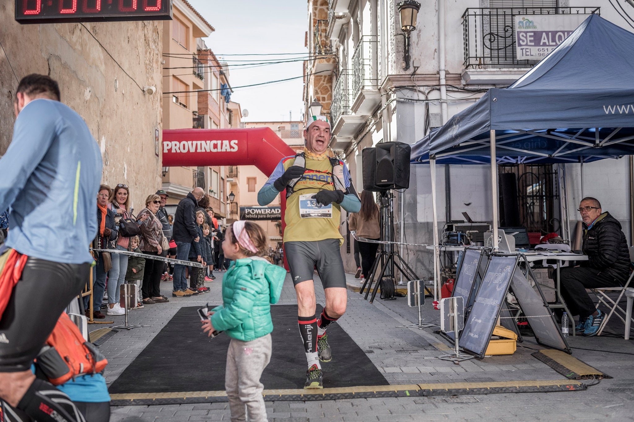 Galería de fotos de la llegada a meta de la carrera de 15 kilómetros del Trail de Montanejos 2018