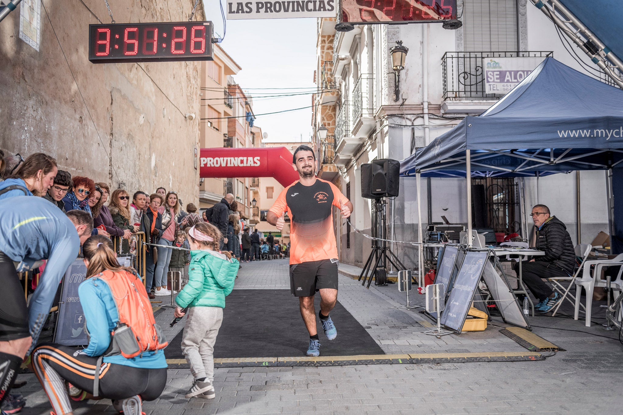 Galería de fotos de la llegada a meta de la carrera de 15 kilómetros del Trail de Montanejos 2018