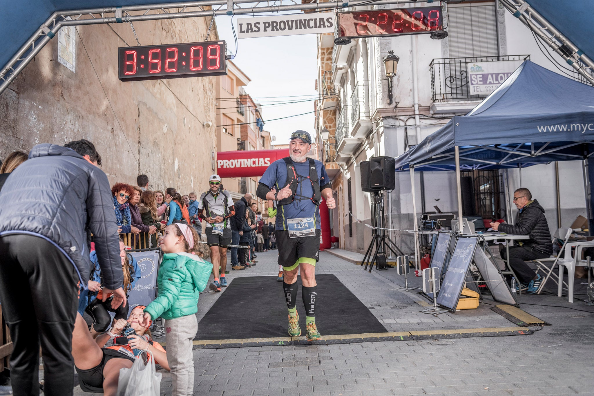 Galería de fotos de la llegada a meta de la carrera de 15 kilómetros del Trail de Montanejos 2018