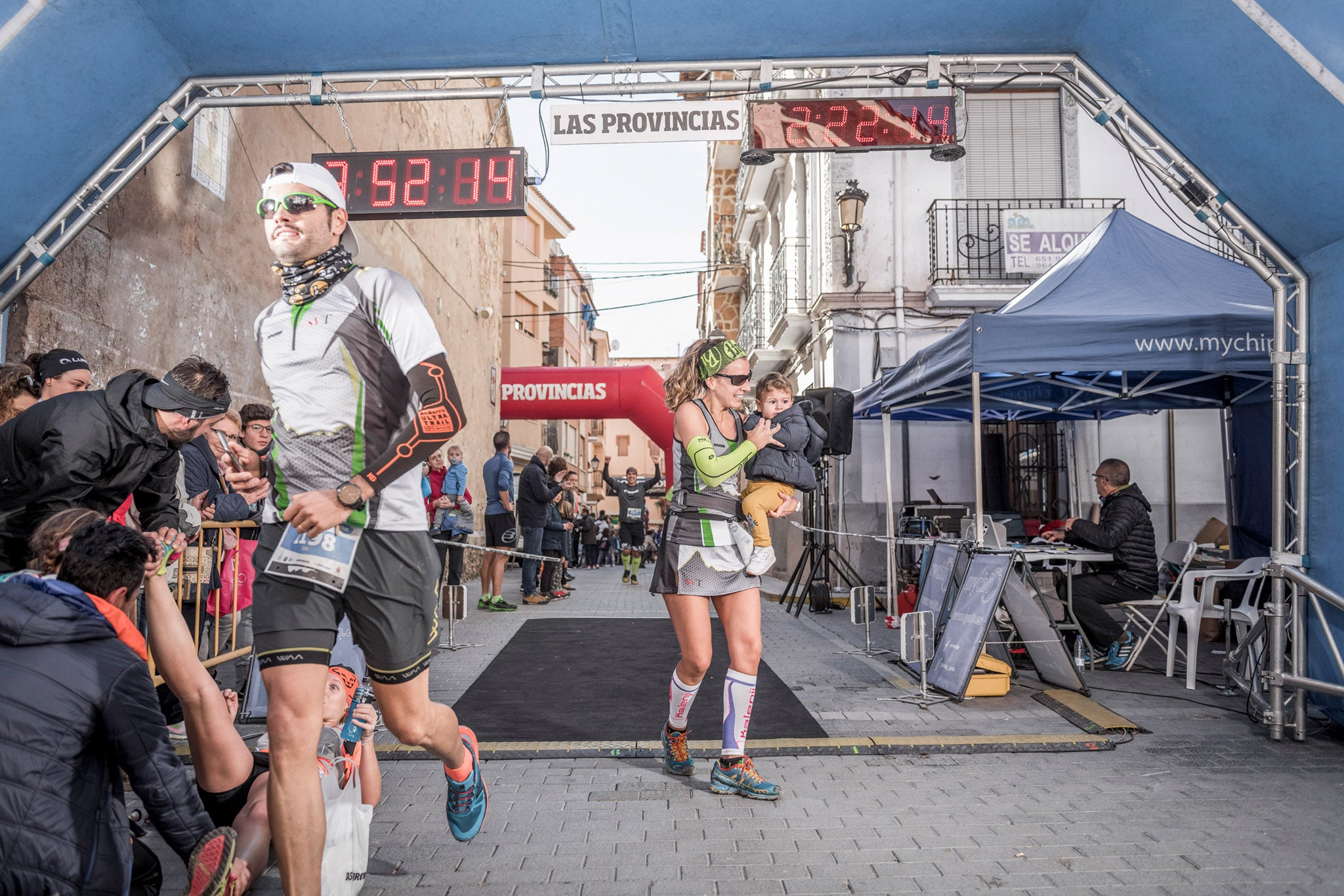 Galería de fotos de la llegada a meta de la carrera de 15 kilómetros del Trail de Montanejos 2018