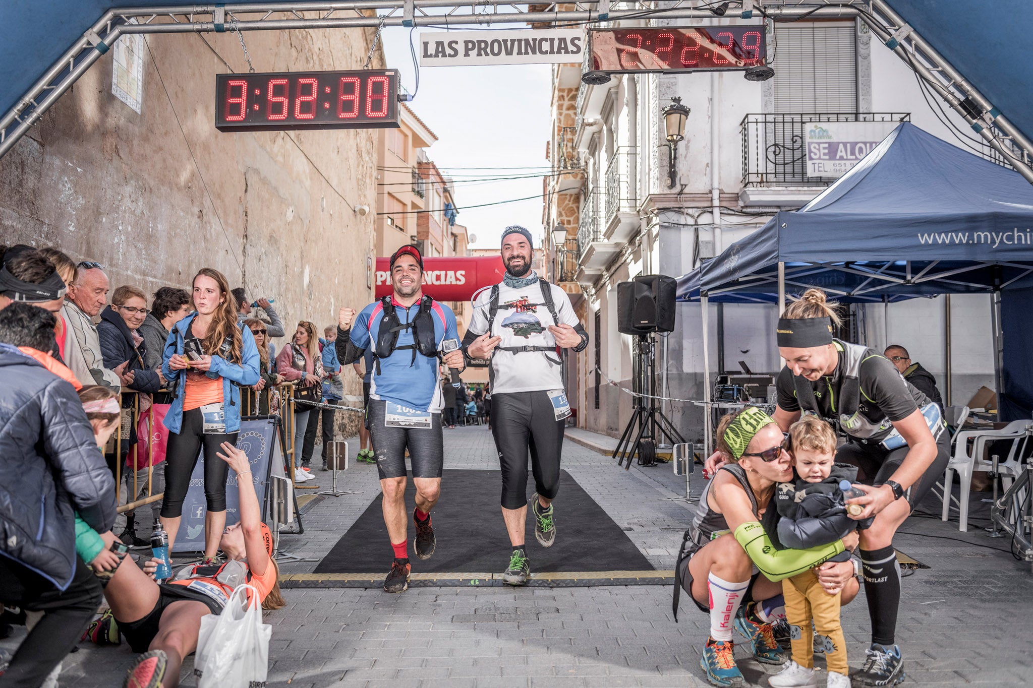 Galería de fotos de la llegada a meta de la carrera de 15 kilómetros del Trail de Montanejos 2018