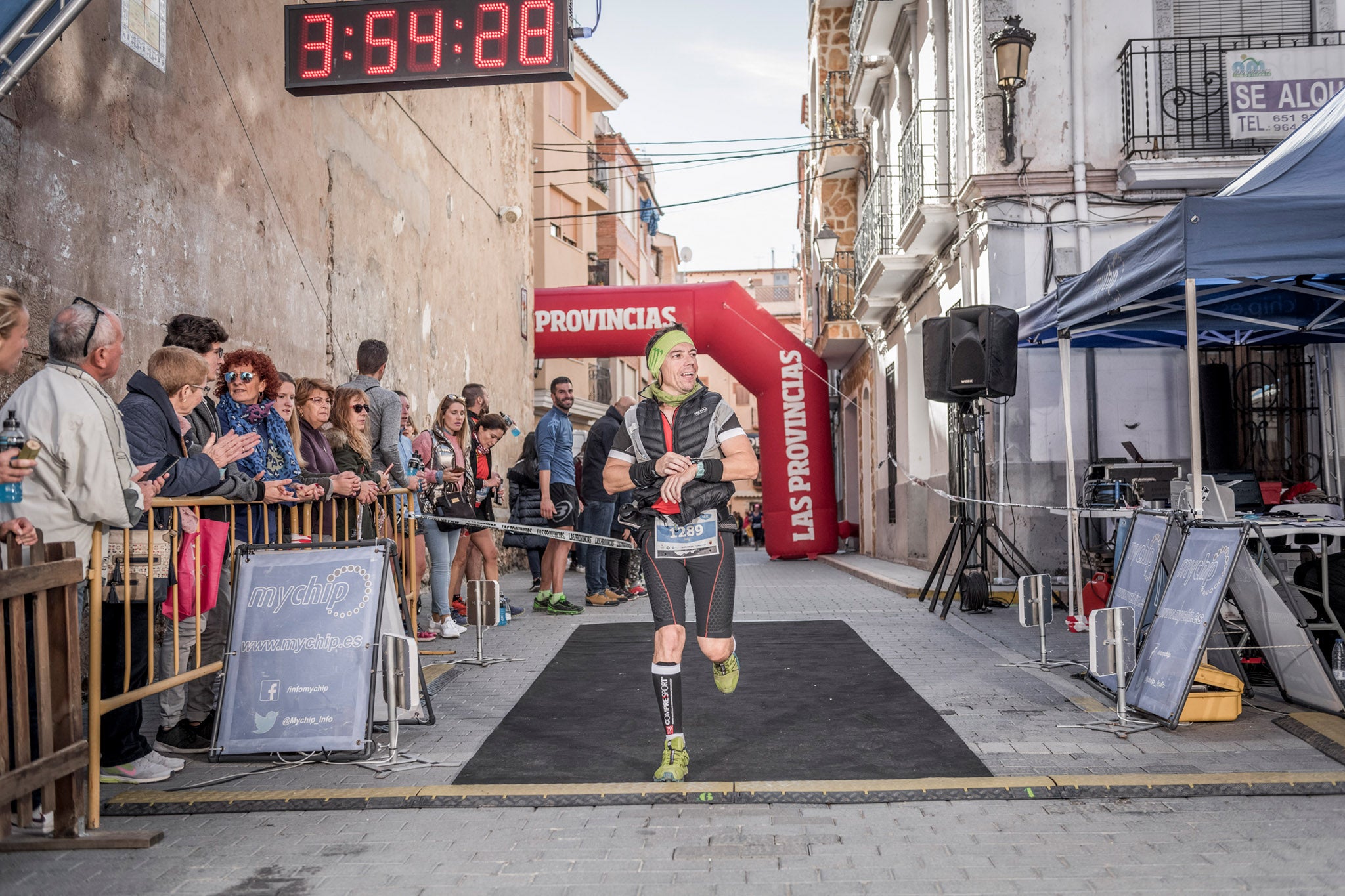 Galería de fotos de la llegada a meta de la carrera de 15 kilómetros del Trail de Montanejos 2018