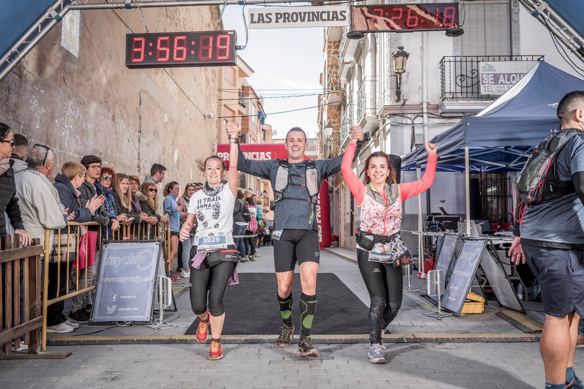 Galería de fotos de la llegada a meta de la carrera de 15 kilómetros del Trail de Montanejos 2018