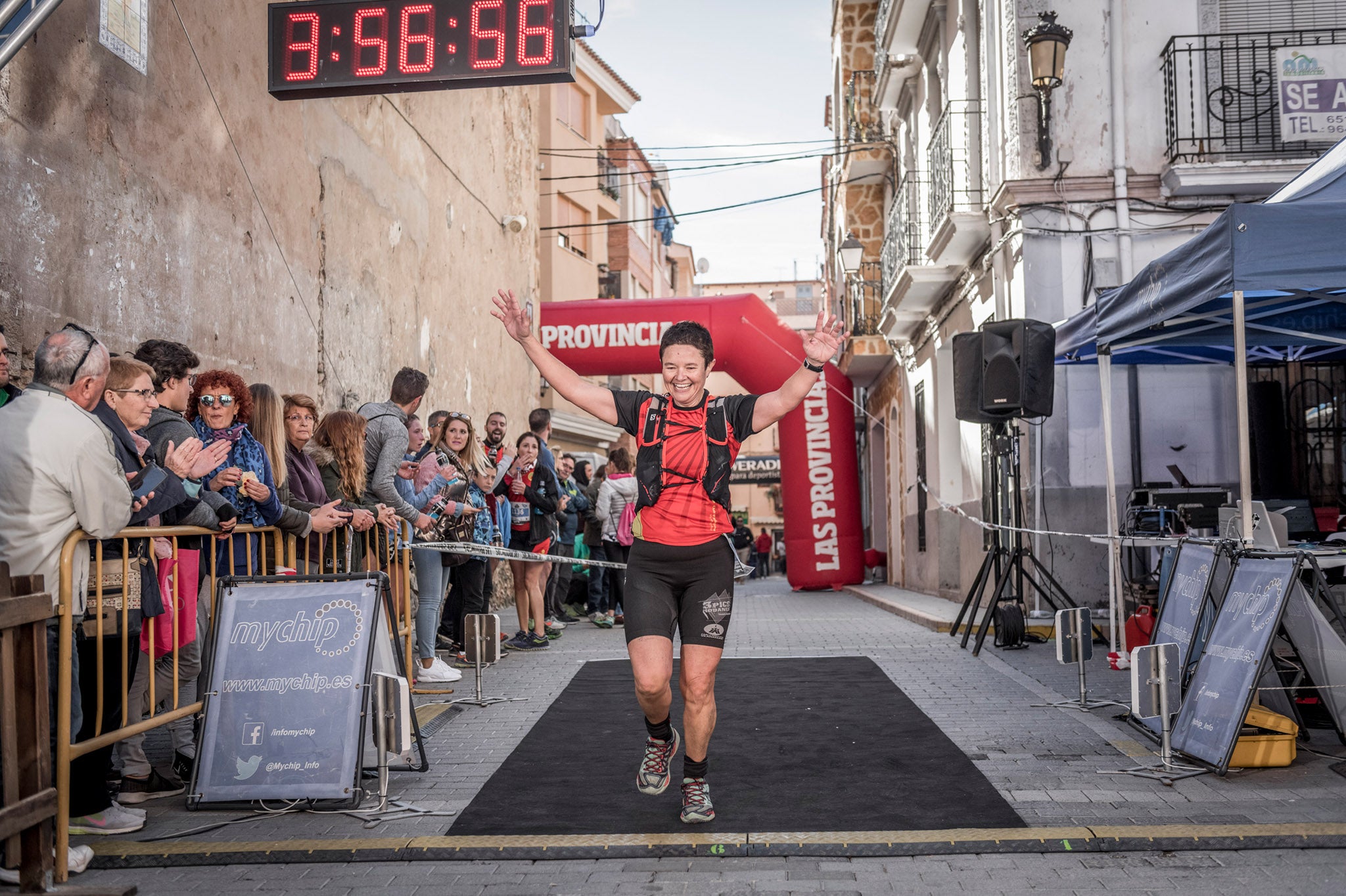 Galería de fotos de la llegada a meta de la carrera de 15 kilómetros del Trail de Montanejos 2018