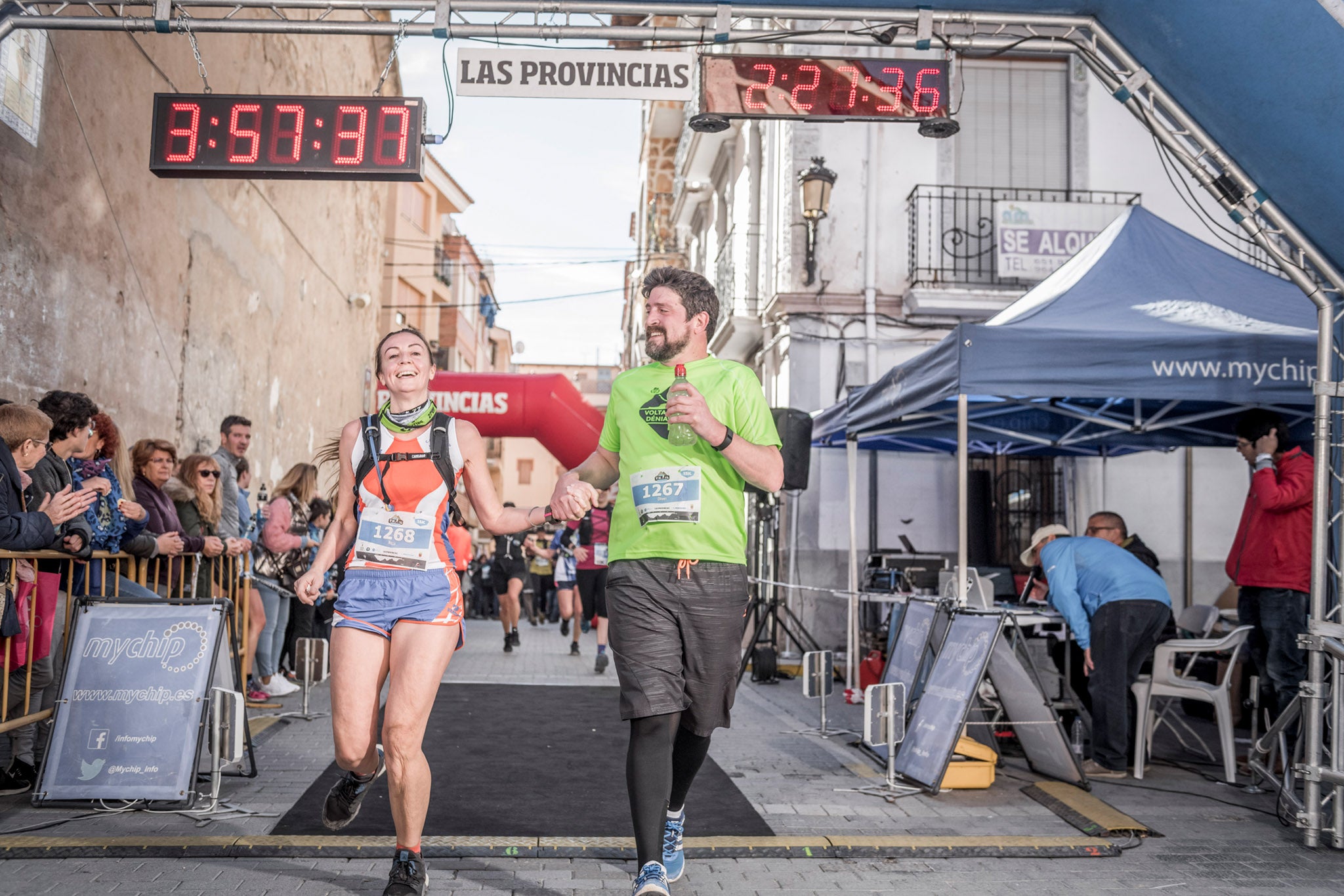 Galería de fotos de la llegada a meta de la carrera de 15 kilómetros del Trail de Montanejos 2018