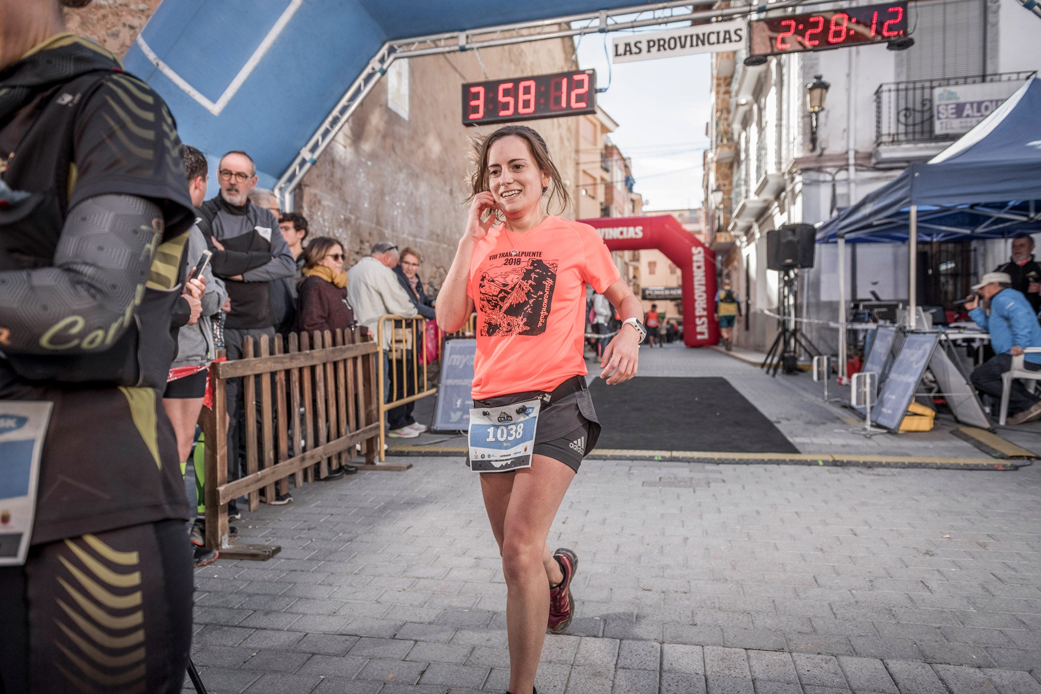 Galería de fotos de la llegada a meta de la carrera de 15 kilómetros del Trail de Montanejos 2018