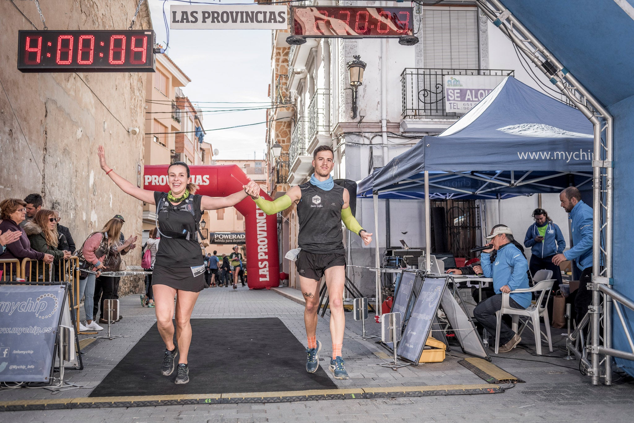 Galería de fotos de la llegada a meta de la carrera de 15 kilómetros del Trail de Montanejos 2018