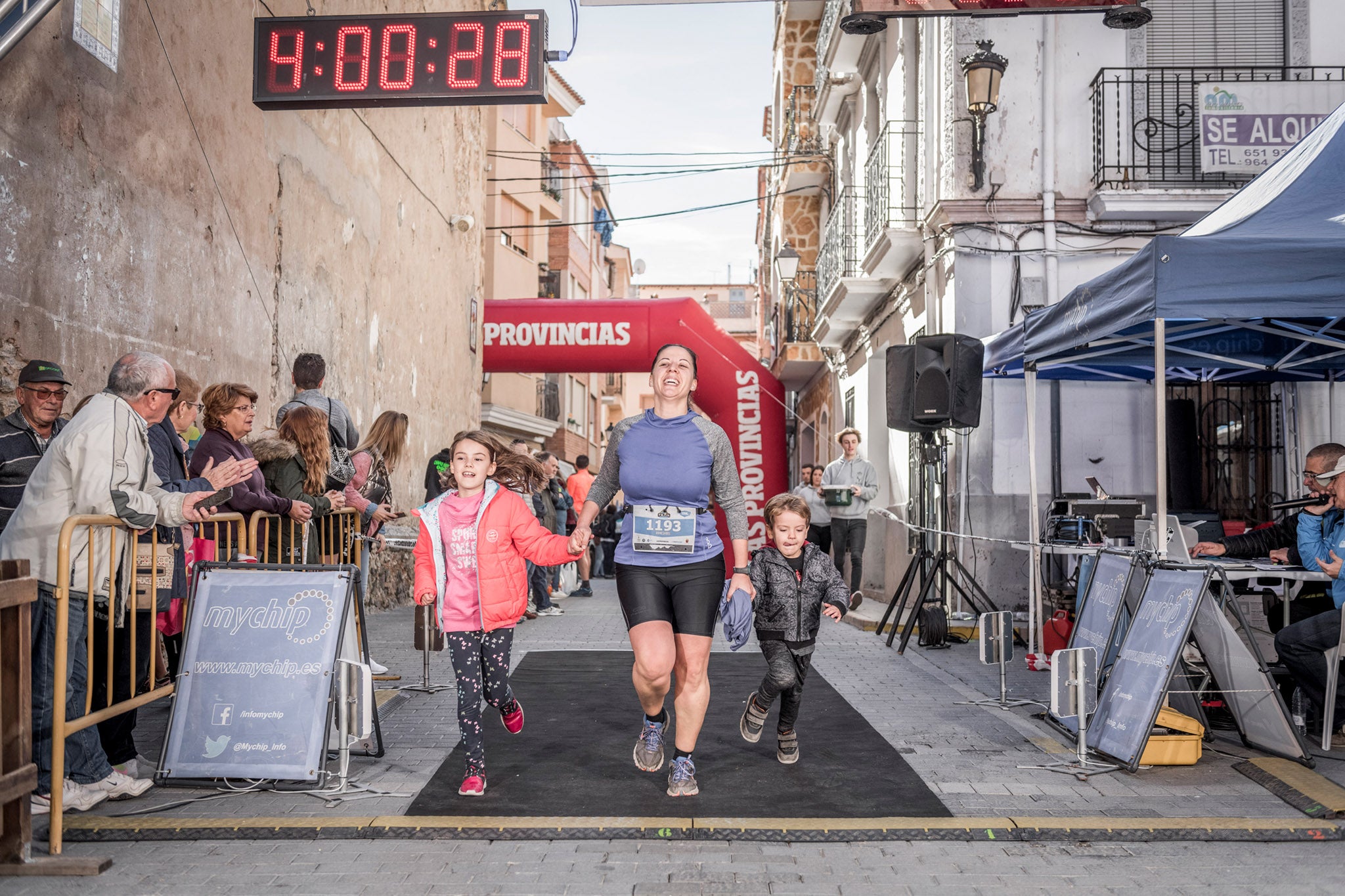 Galería de fotos de la llegada a meta de la carrera de 15 kilómetros del Trail de Montanejos 2018