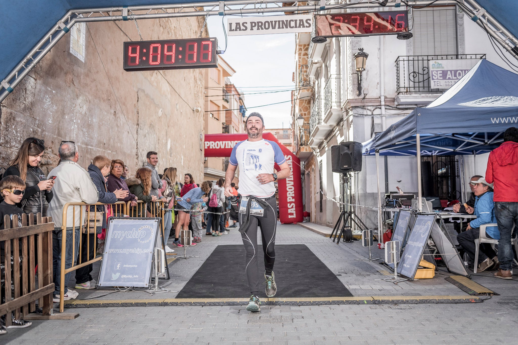 Galería de fotos de la llegada a meta de la carrera de 15 kilómetros del Trail de Montanejos 2018