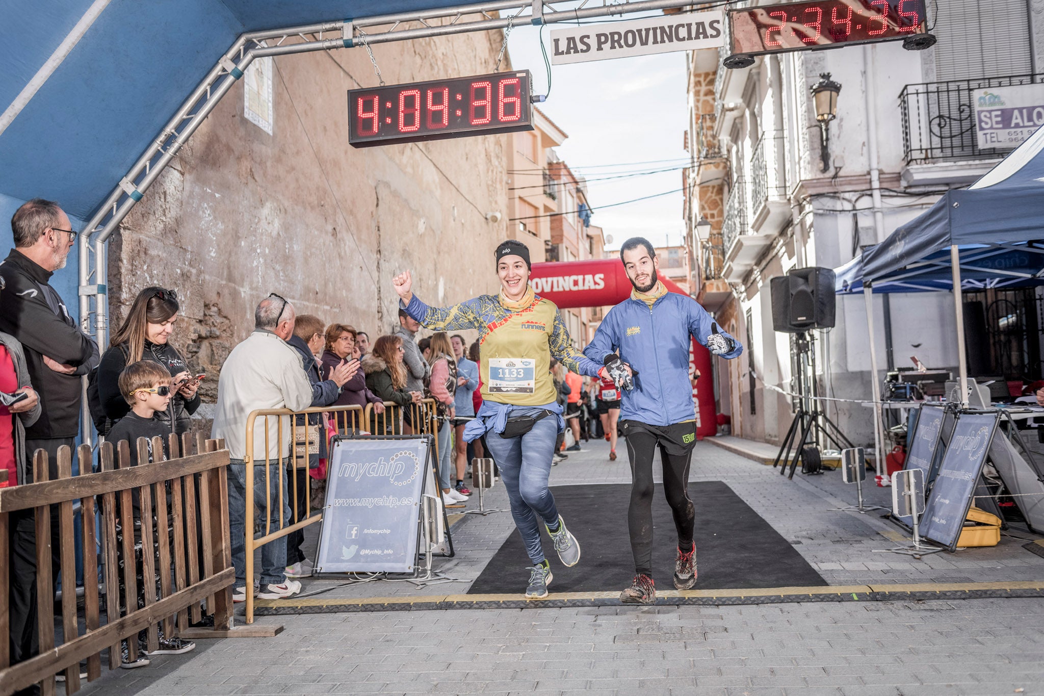 Galería de fotos de la llegada a meta de la carrera de 15 kilómetros del Trail de Montanejos 2018