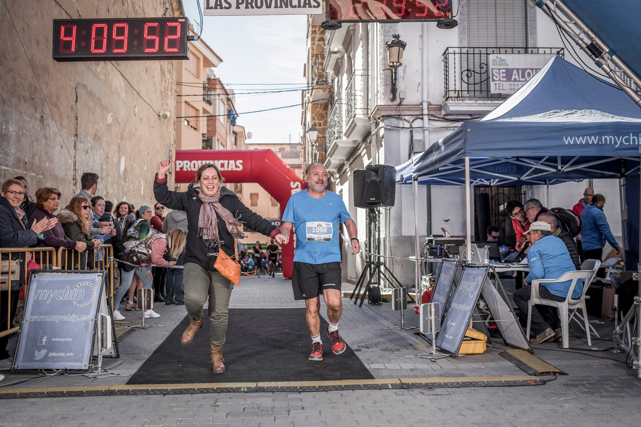 Galería de fotos de la llegada a meta de la carrera de 15 kilómetros del Trail de Montanejos 2018