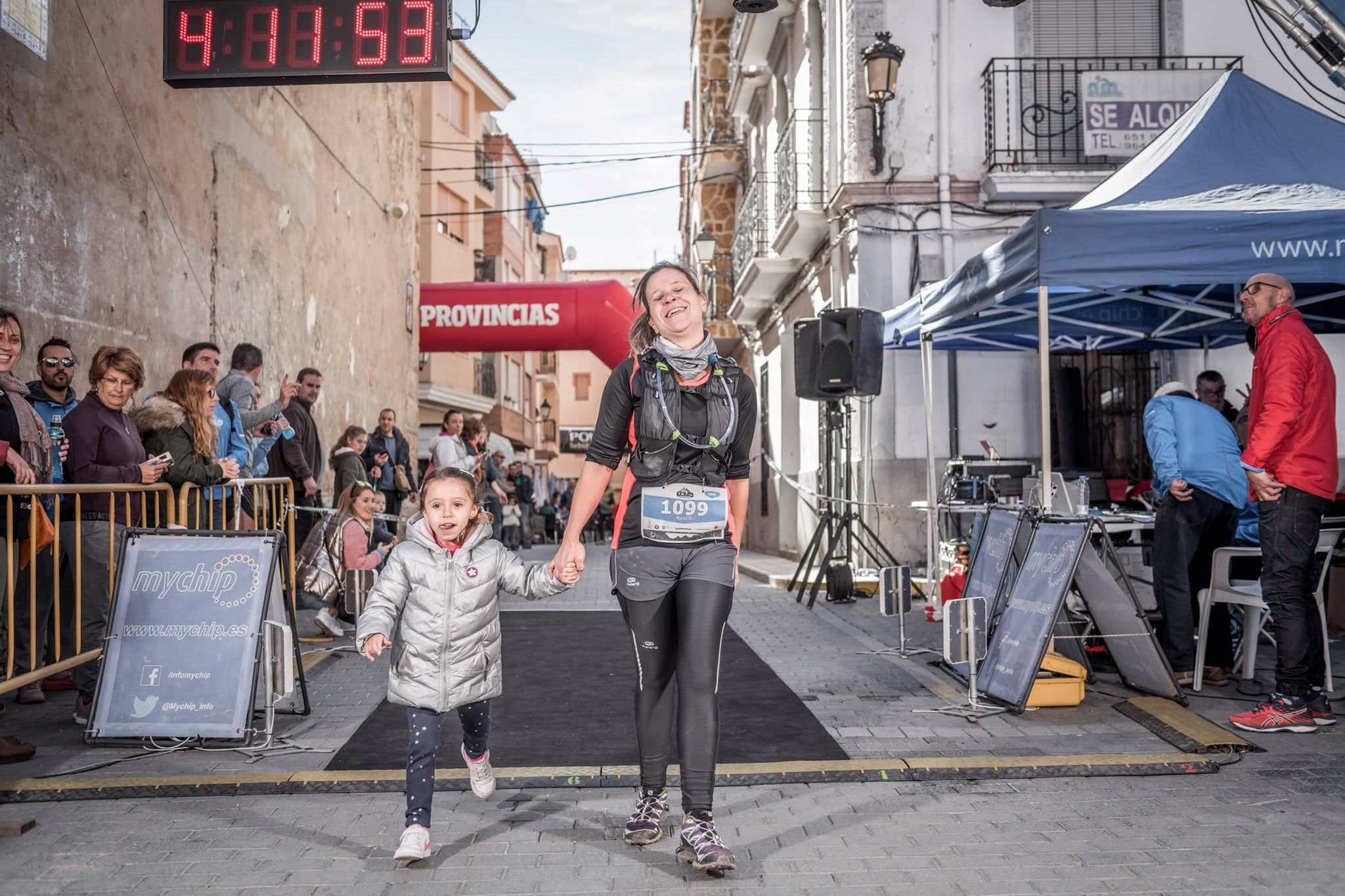 Galería de fotos de la llegada a meta de la carrera de 15 kilómetros del Trail de Montanejos 2018