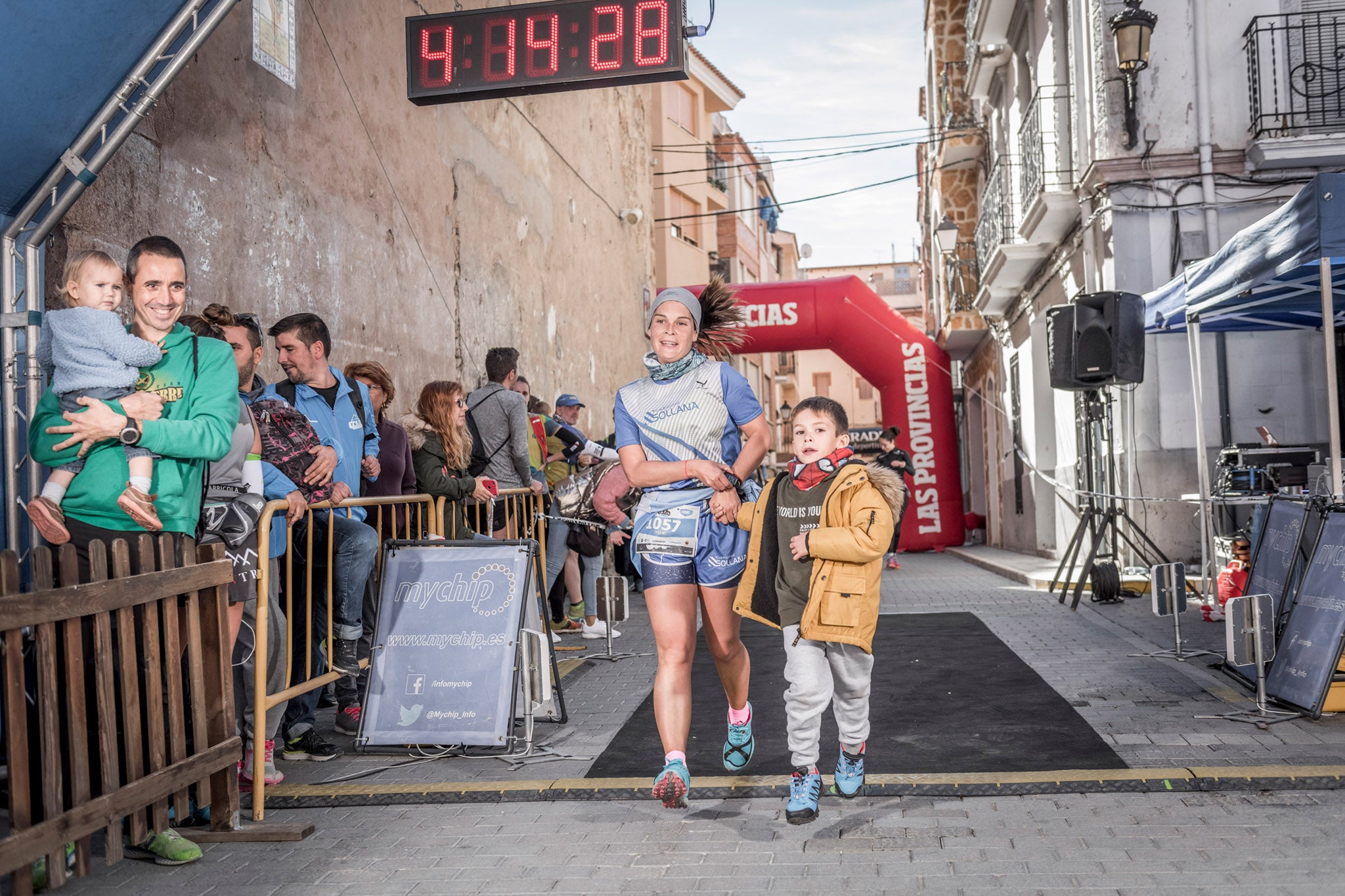 Galería de fotos de la llegada a meta de la carrera de 15 kilómetros del Trail de Montanejos 2018